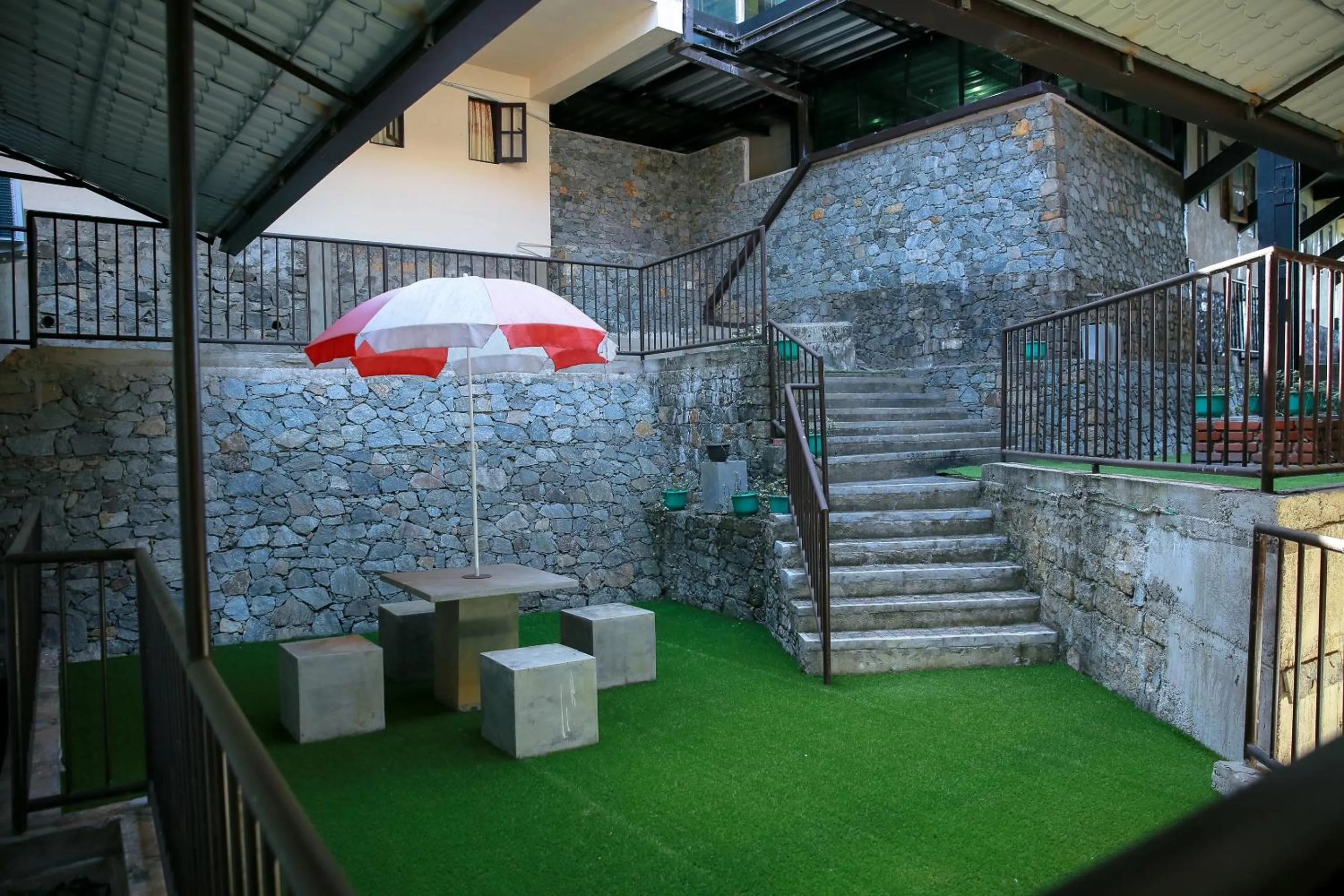 Restaurant/places to eat in Glenloch Tea Factory Hotel