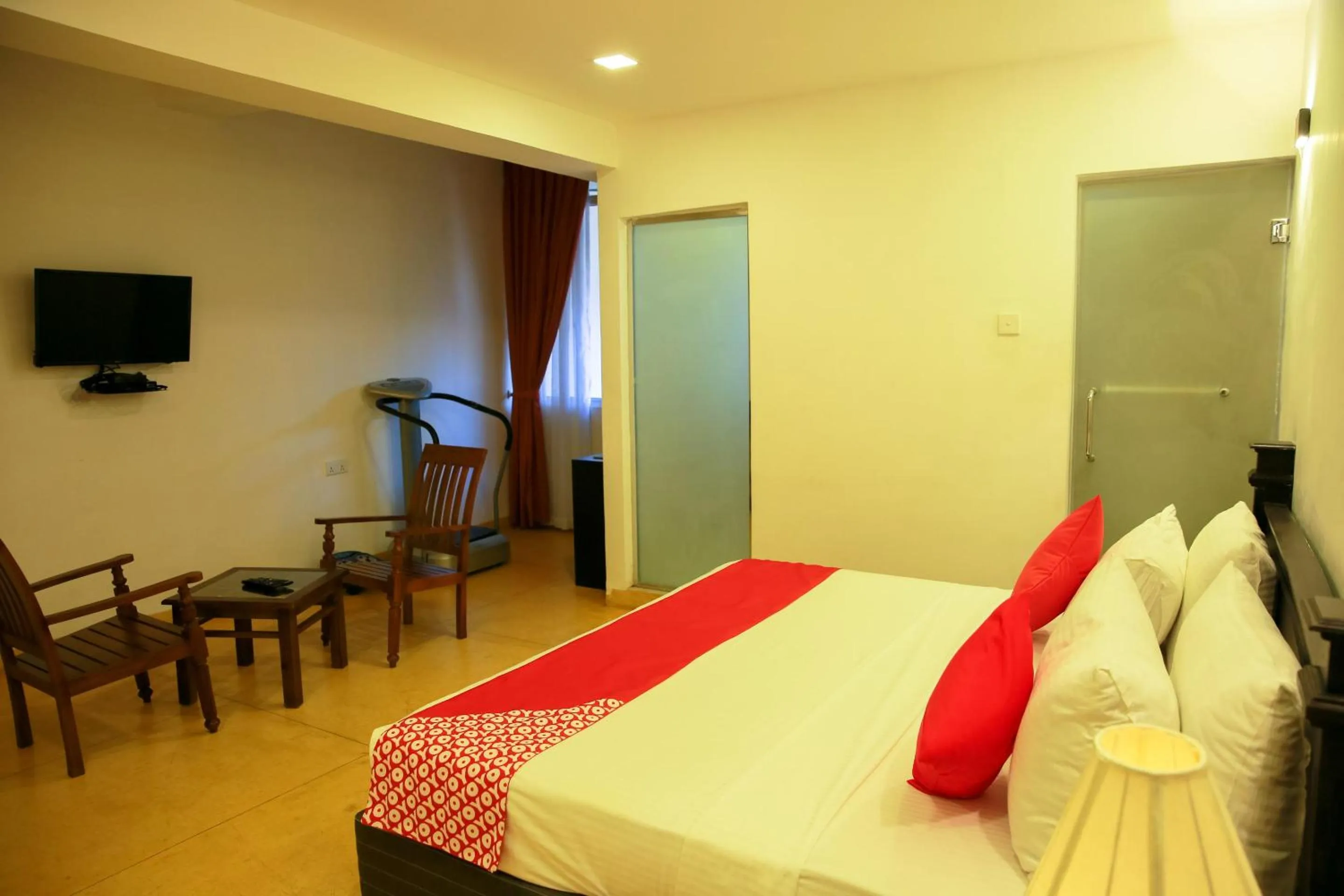 Bedroom, Bed in Glenloch Tea Factory Hotel