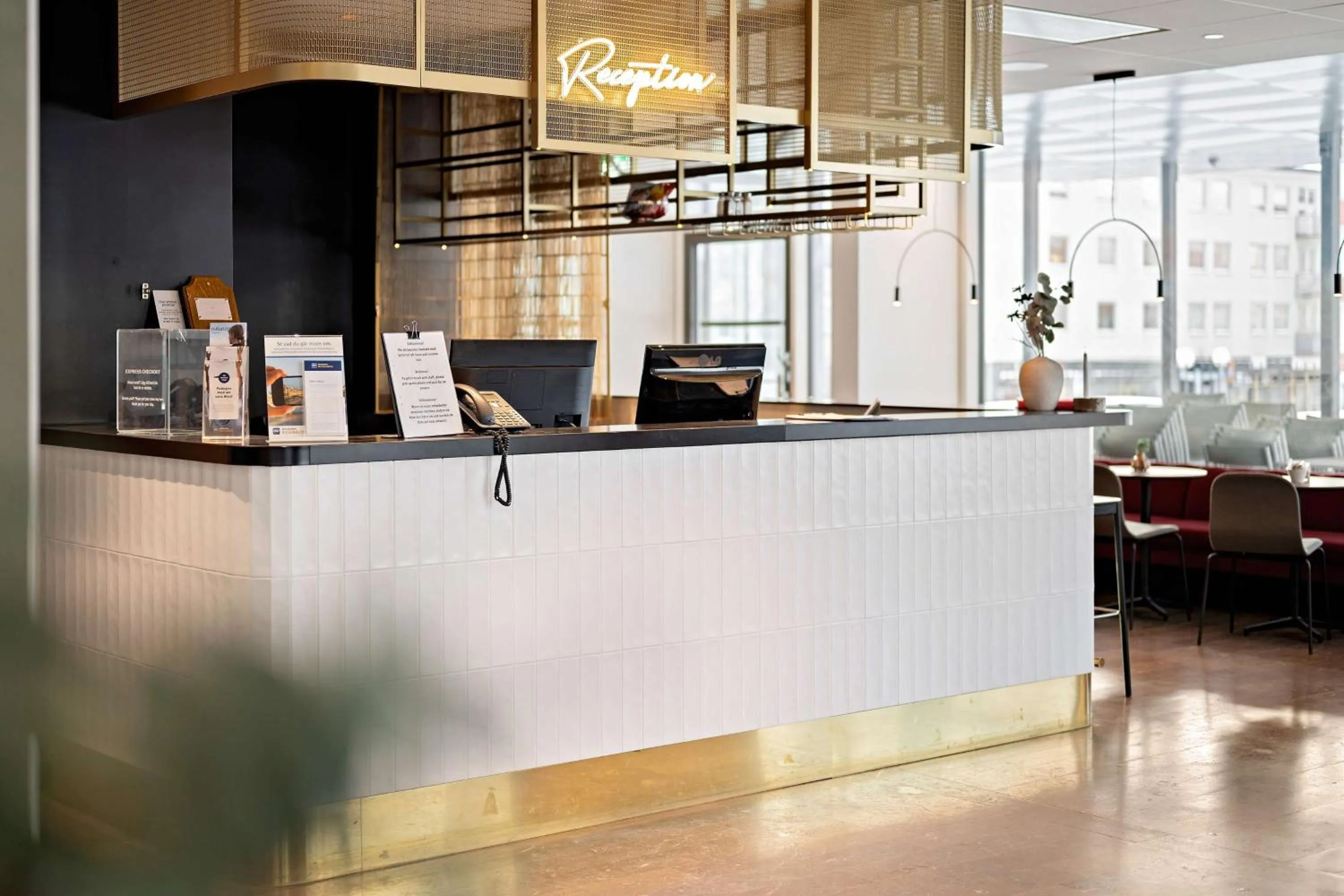 Lobby or reception in Best Western Hotel Tranas Statt