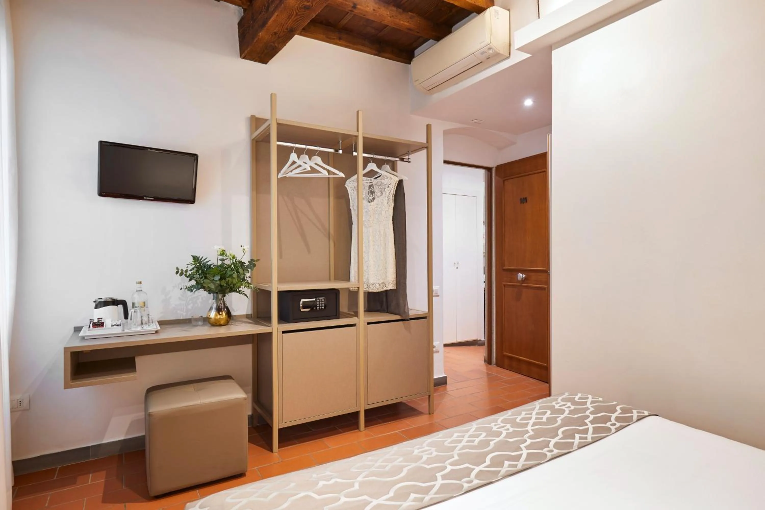 TV and multimedia, Bed in Sette Angeli Rooms