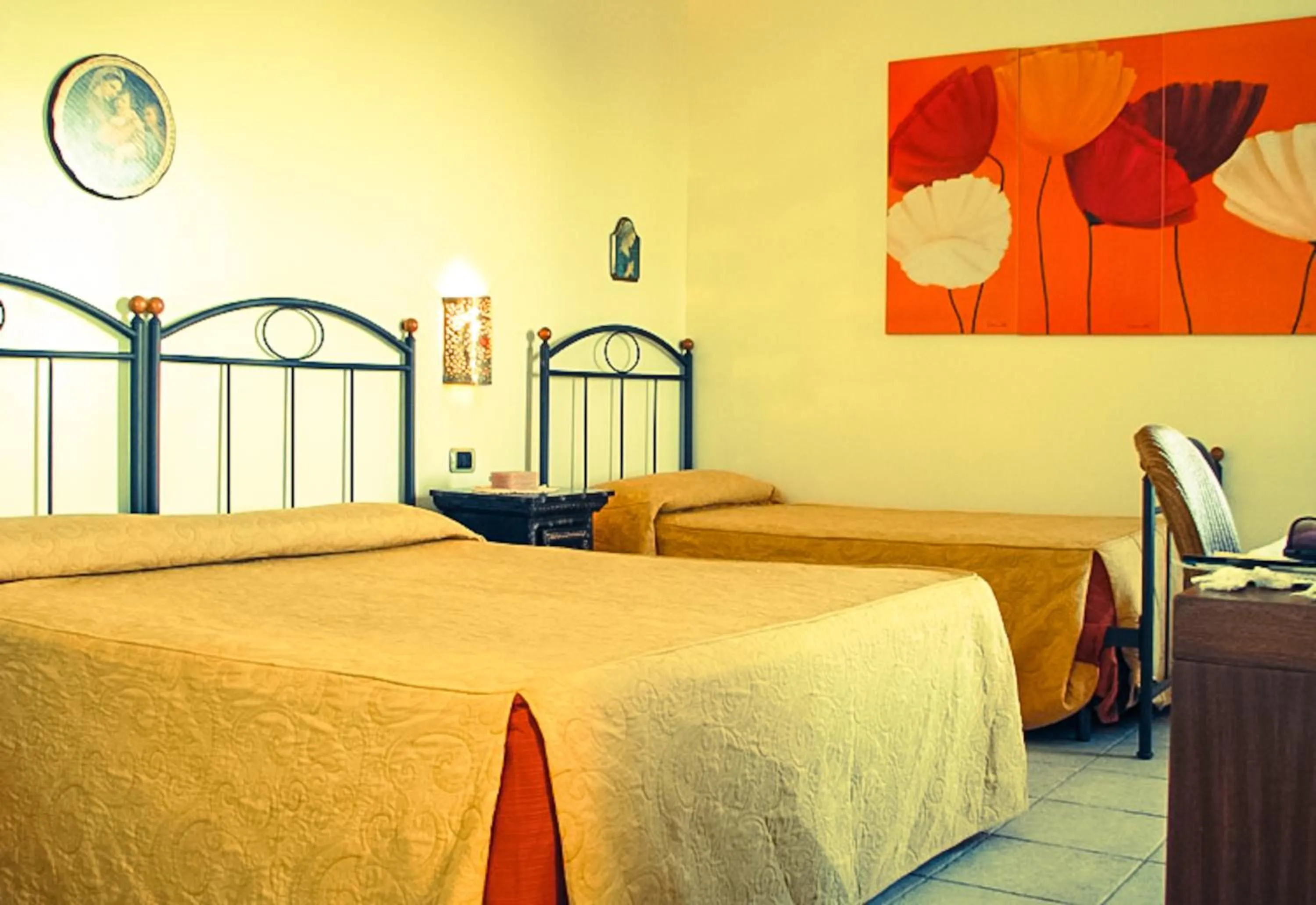 Bedroom, Bed in Hotel Il Faro Della Guitgia Tommasino