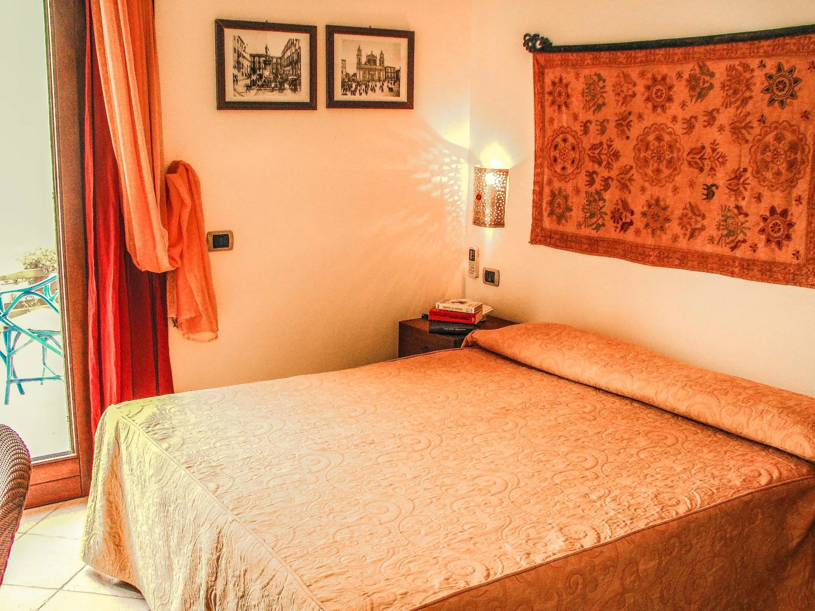 Decorative detail, Bed in Hotel Il Faro Della Guitgia Tommasino