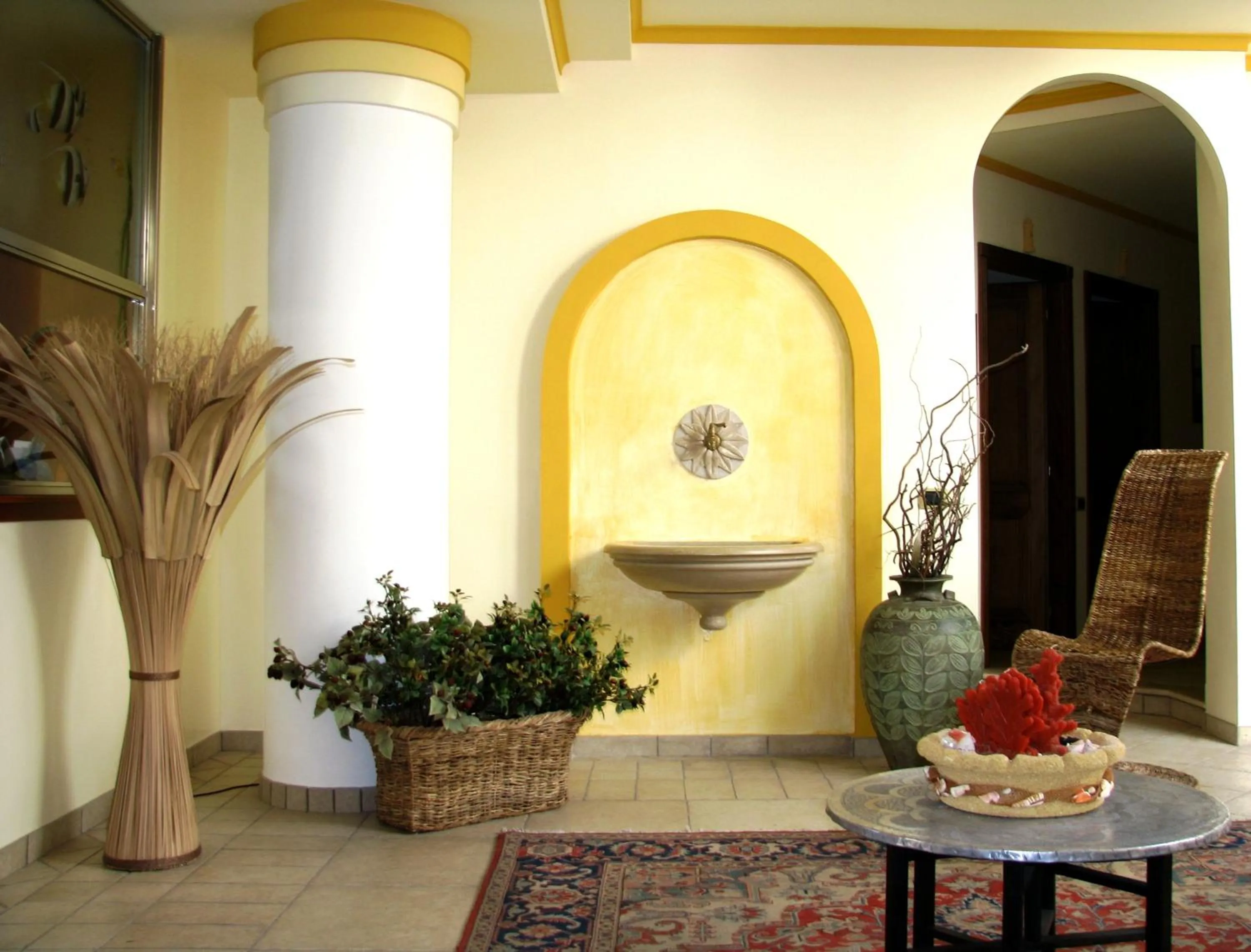 Decorative detail in Hotel Il Faro Della Guitgia Tommasino