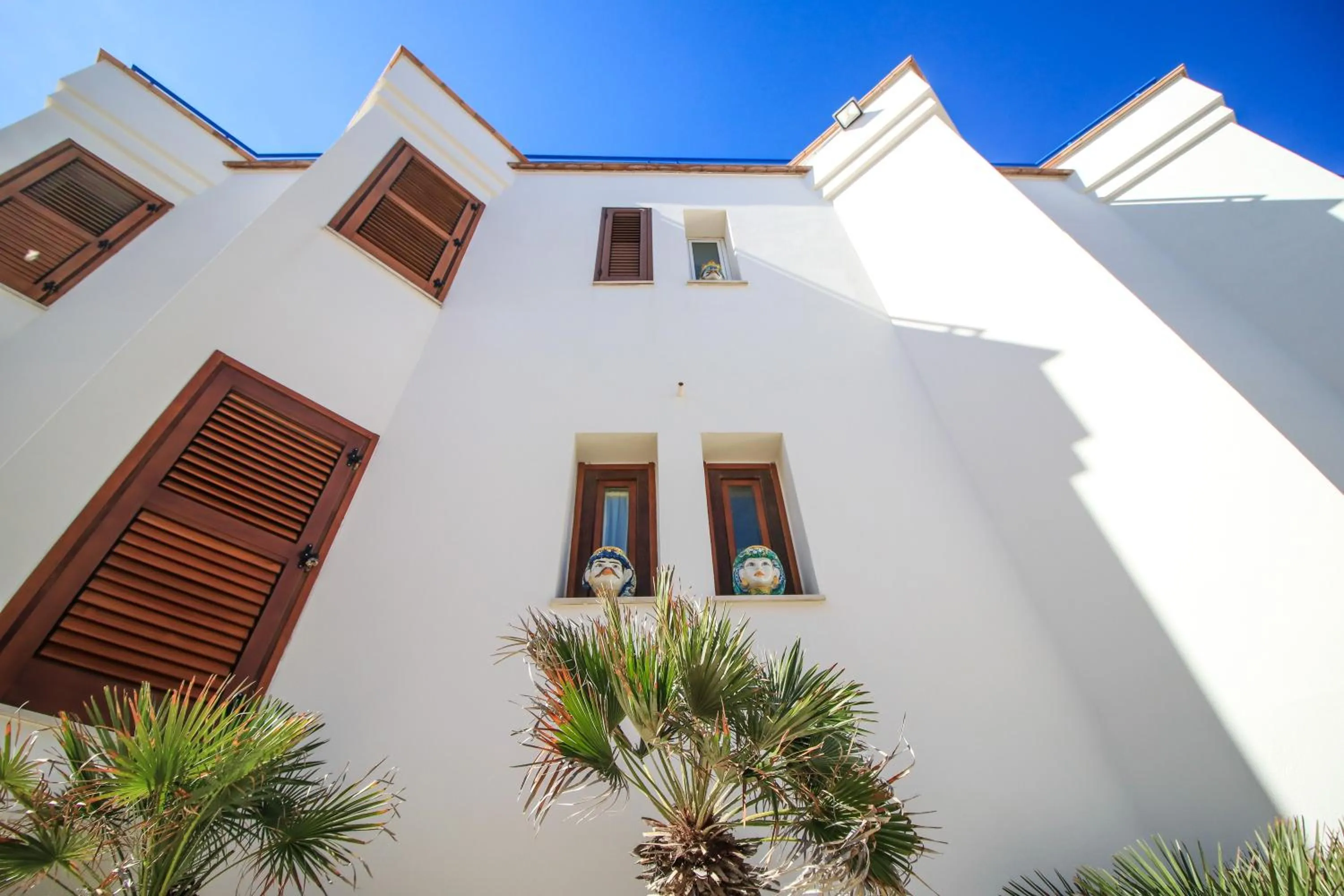 Property building in Hotel Il Faro Della Guitgia Tommasino