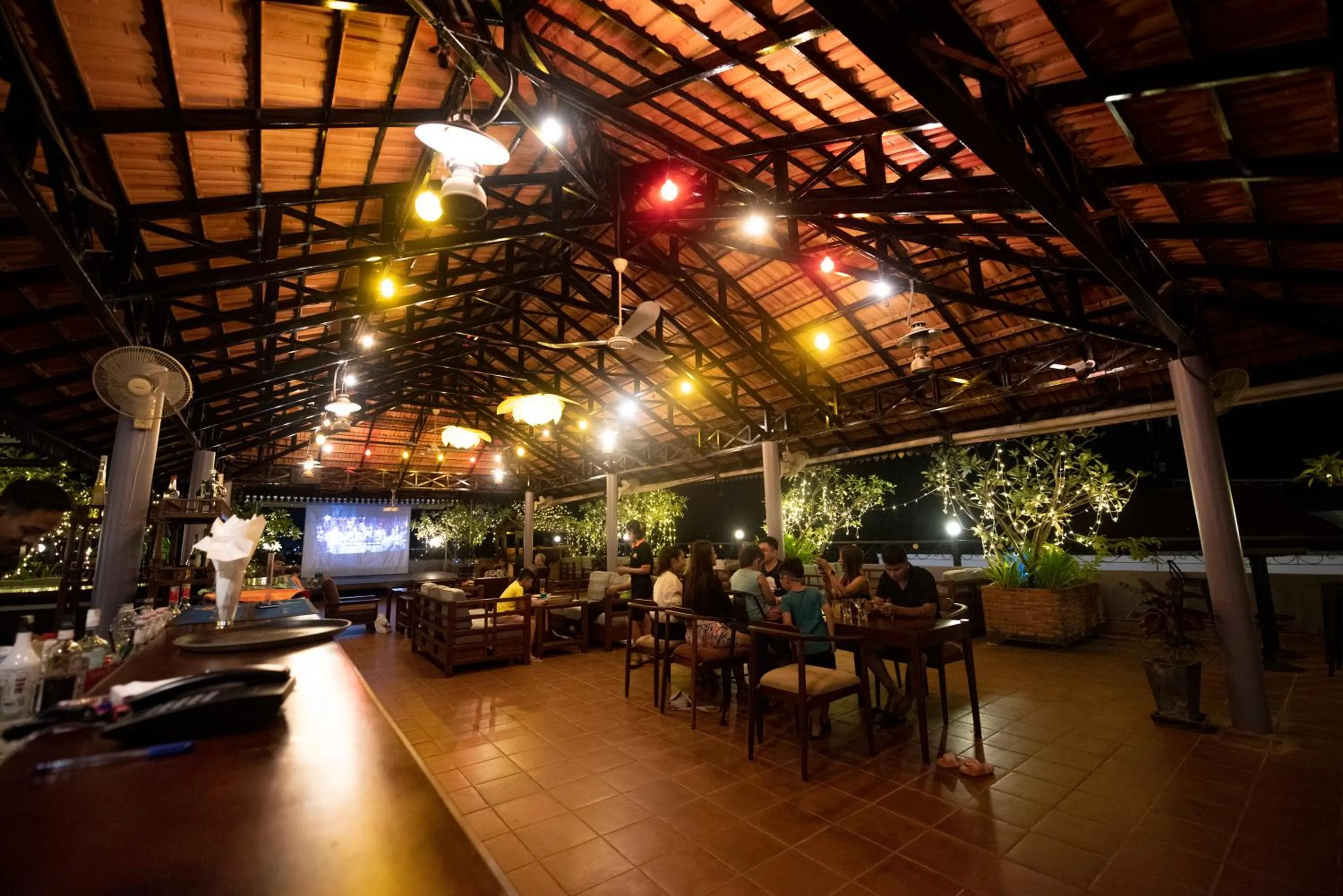 Lounge or bar in The Suite By Royal Crown Hotel