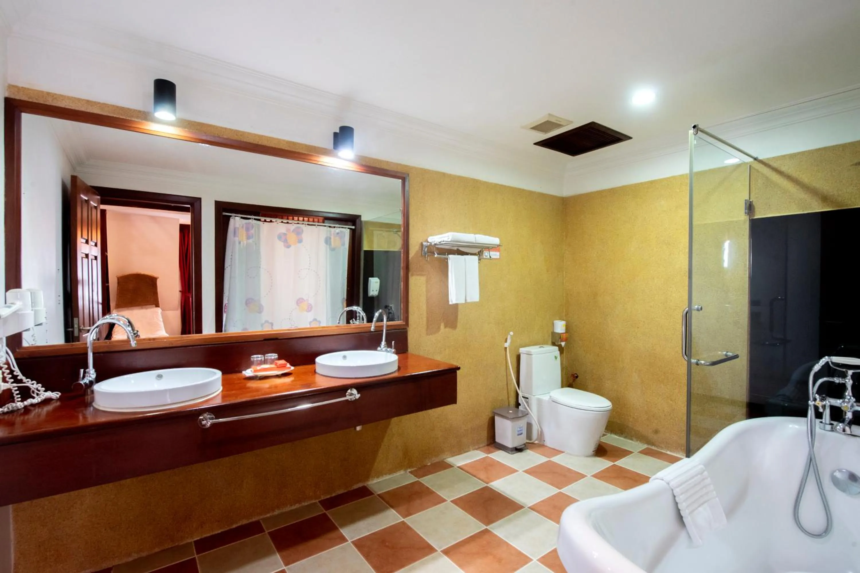 Bathroom in The Suite By Royal Crown Hotel