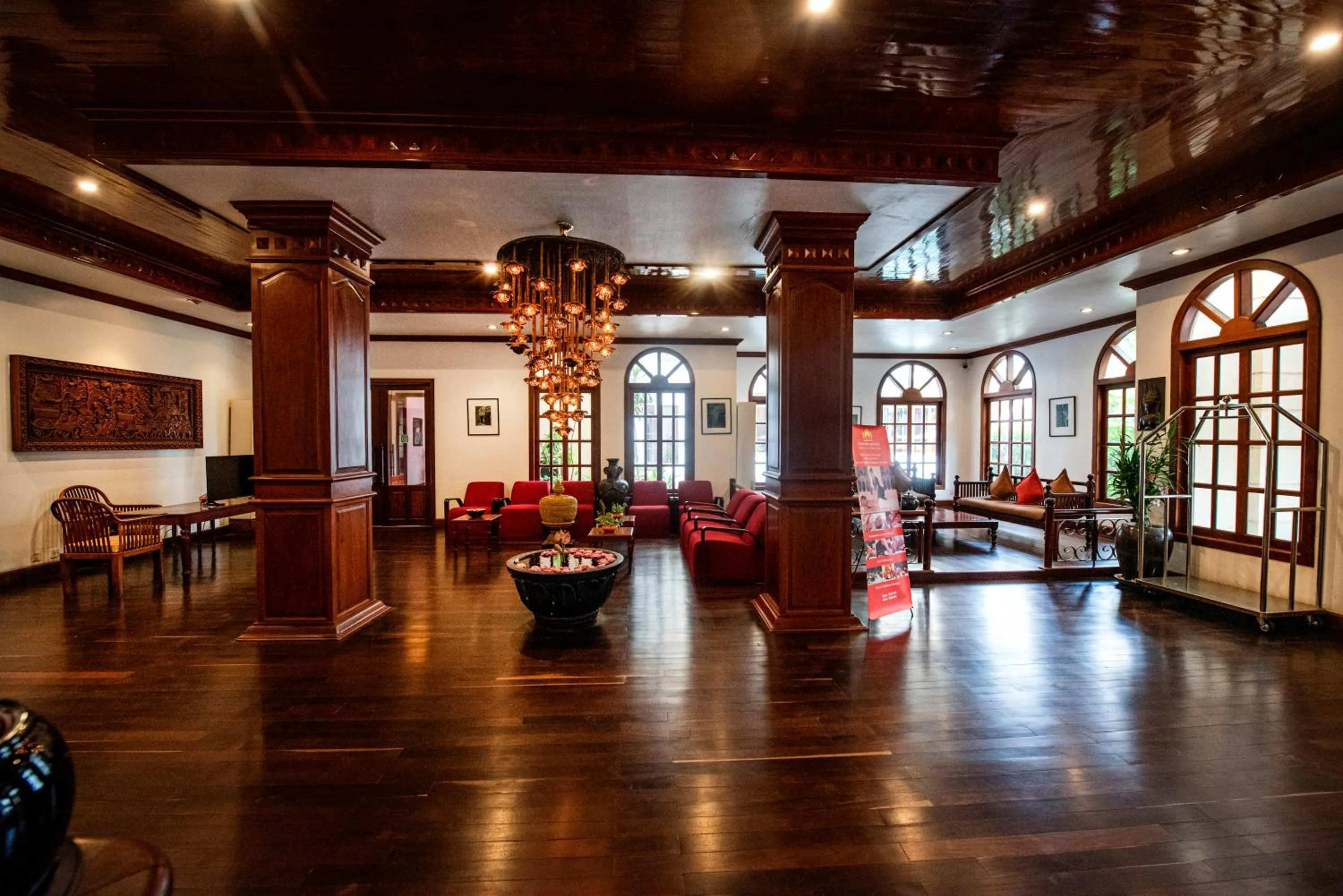 Lobby or reception in The Suite By Royal Crown Hotel