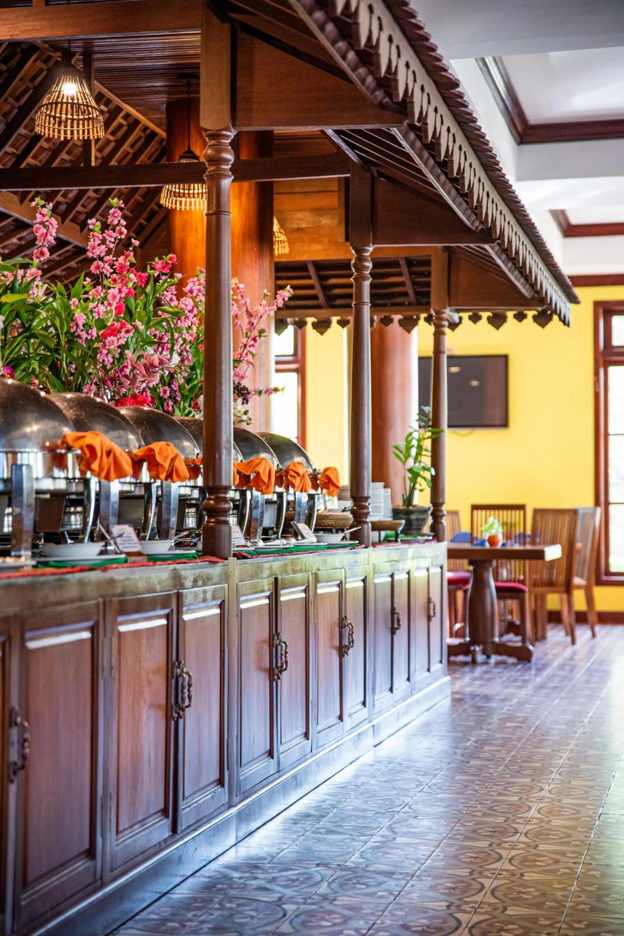 Restaurant/places to eat in The Suite By Royal Crown Hotel