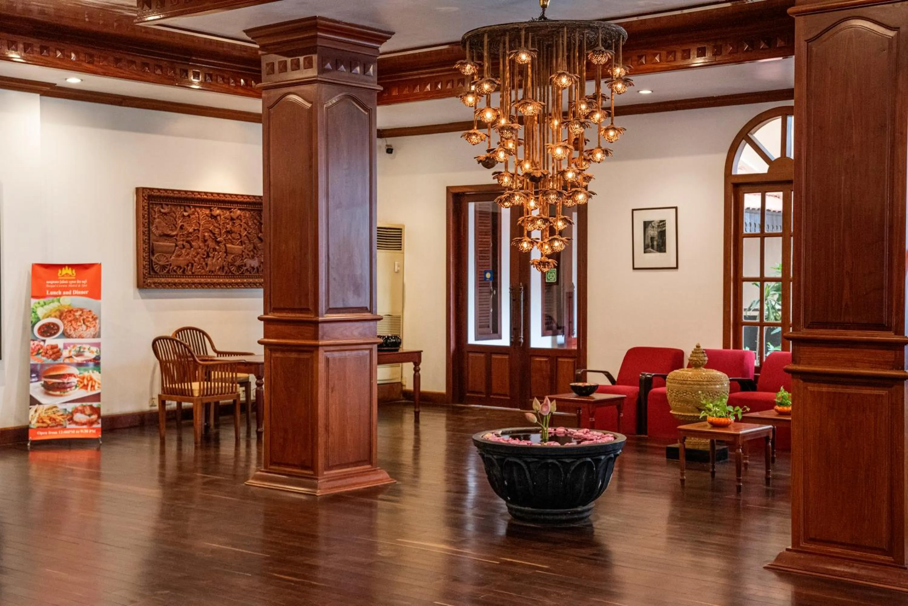 Lobby or reception in The Suite By Royal Crown Hotel