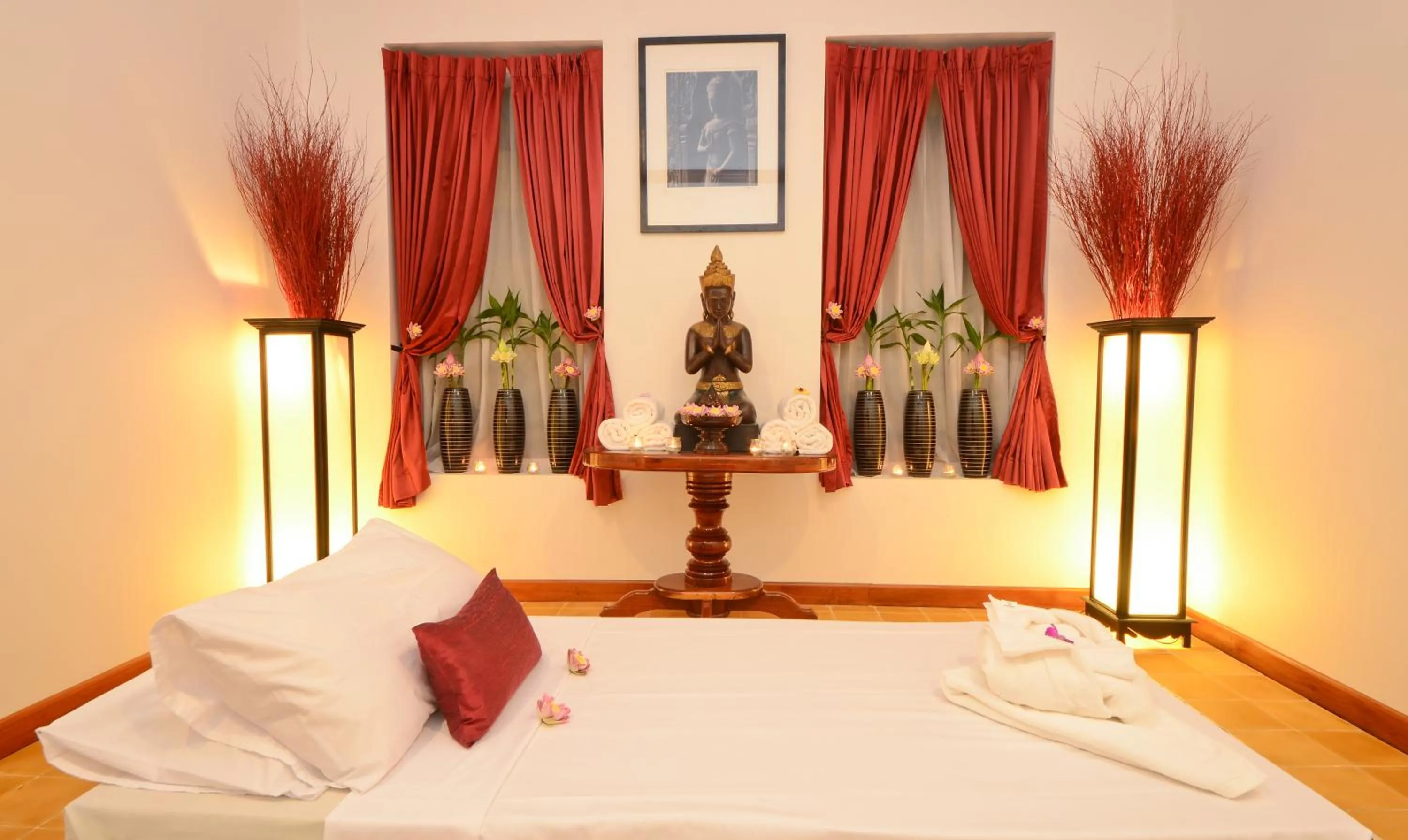 Massage, Bed in The Suite By Royal Crown Hotel