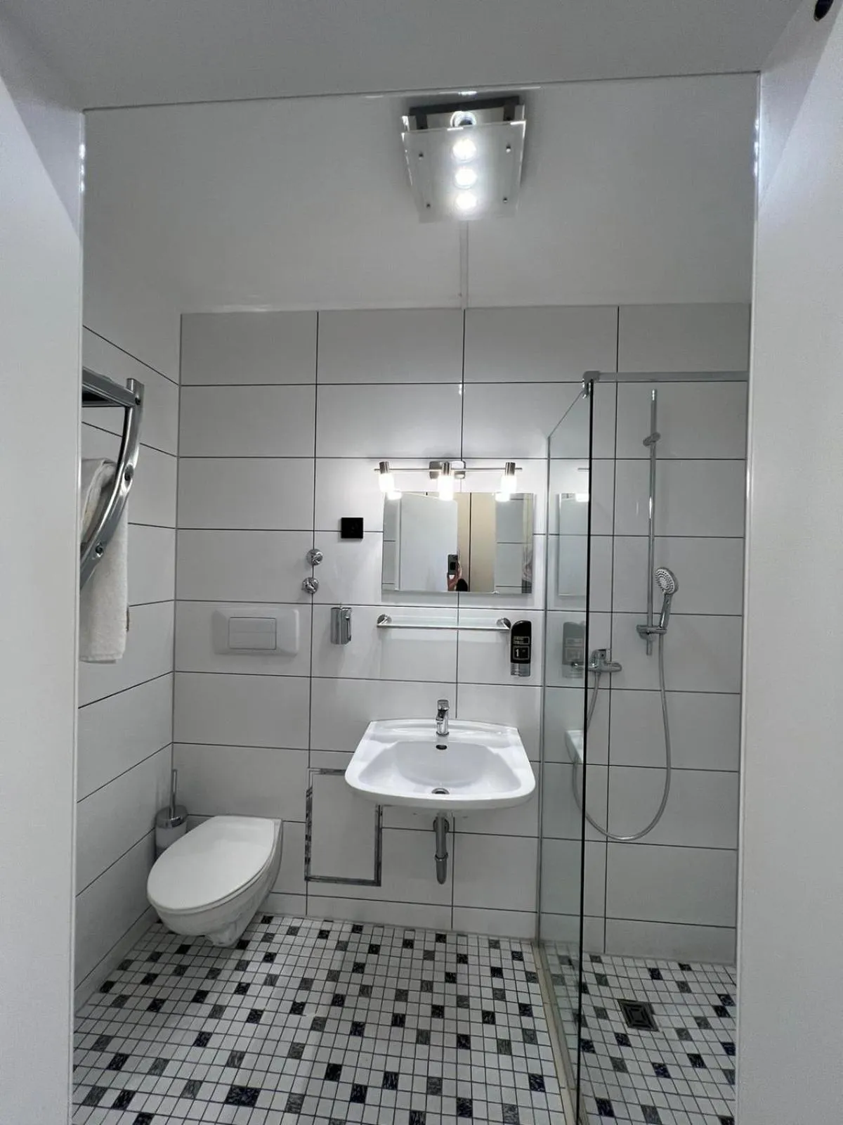 Shower in Hotel Hafez