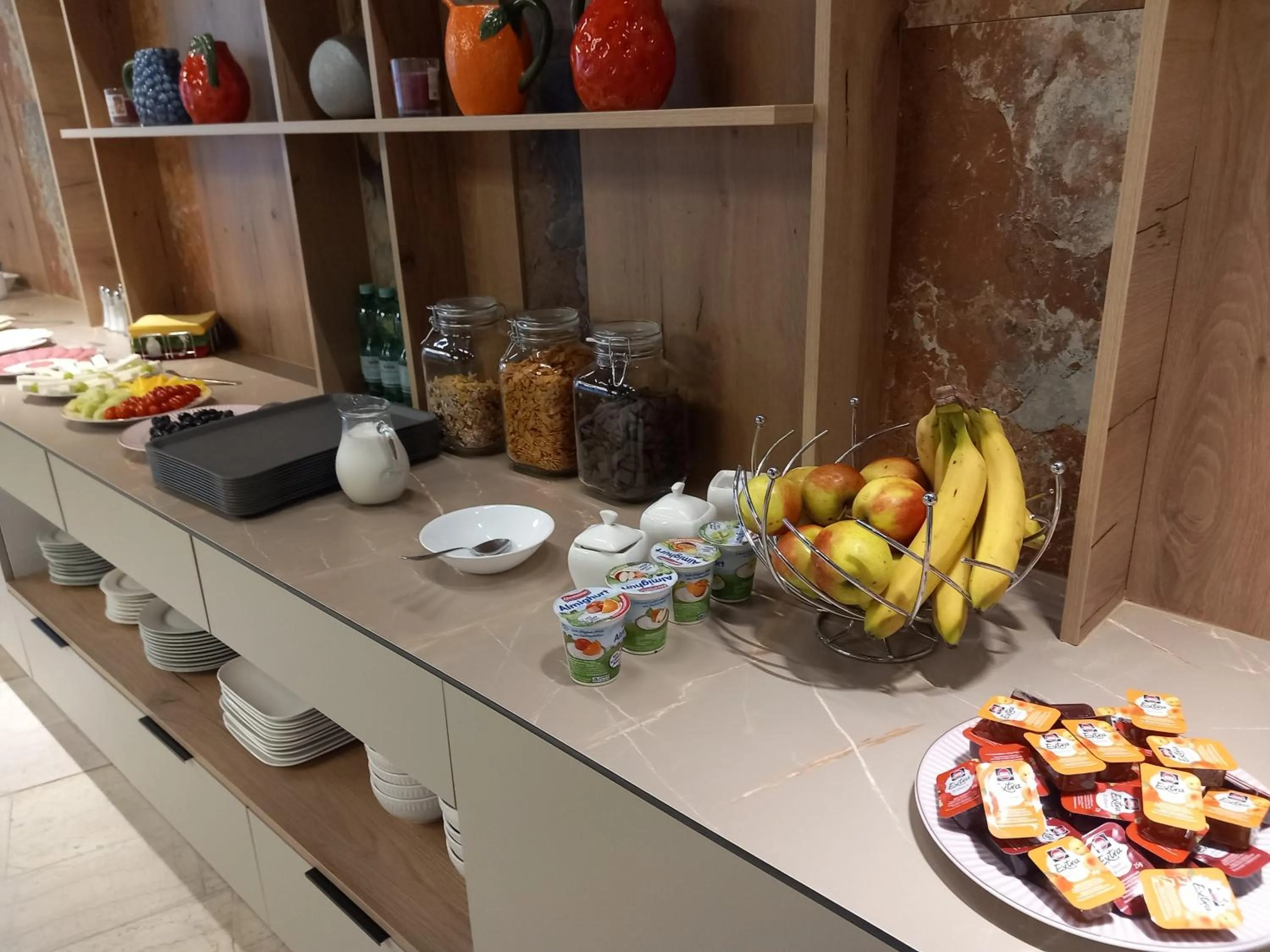 Restaurant/places to eat in Hotel Hafez