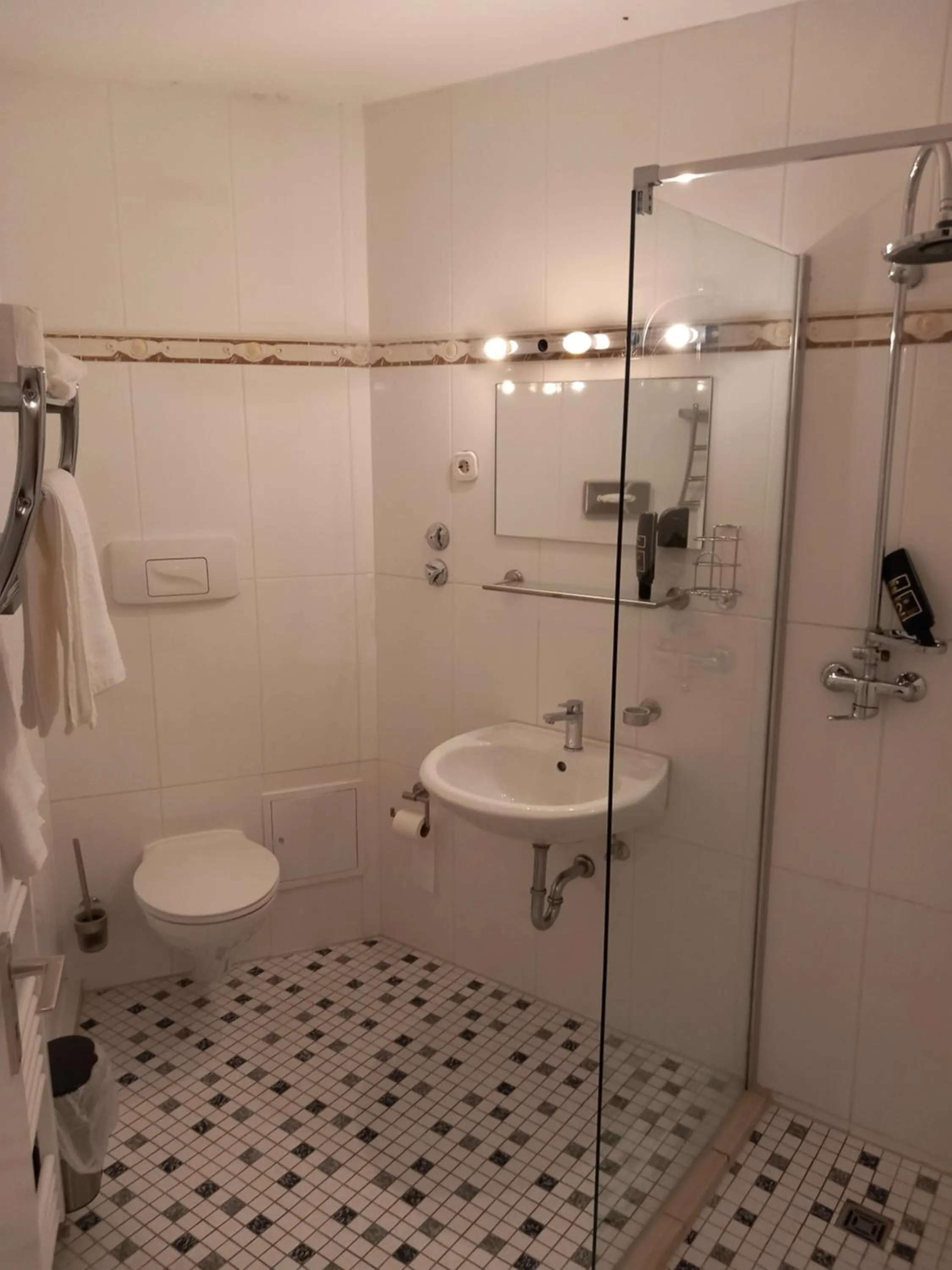 Shower in Hotel Hafez