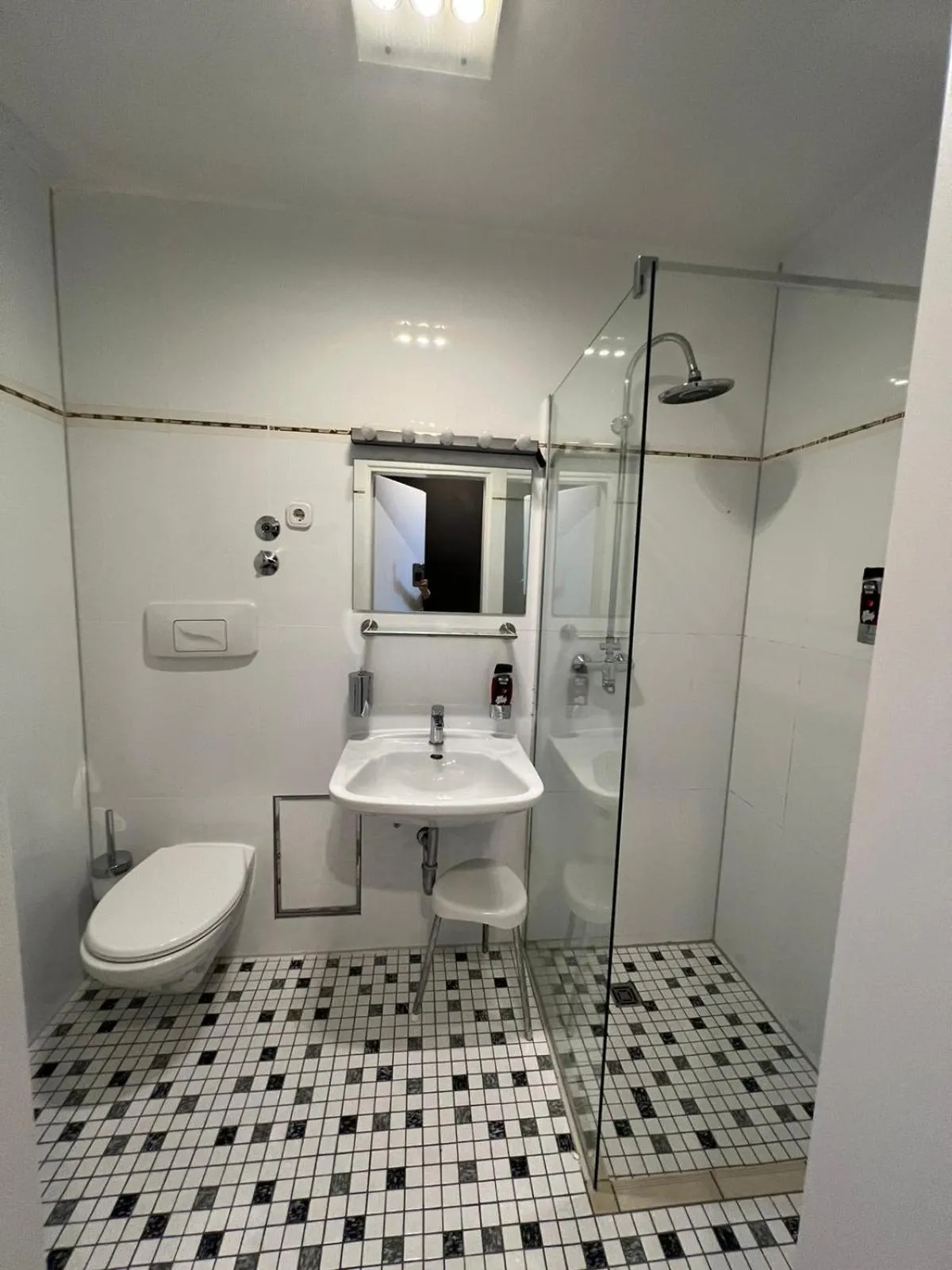 Shower in Hotel Hafez