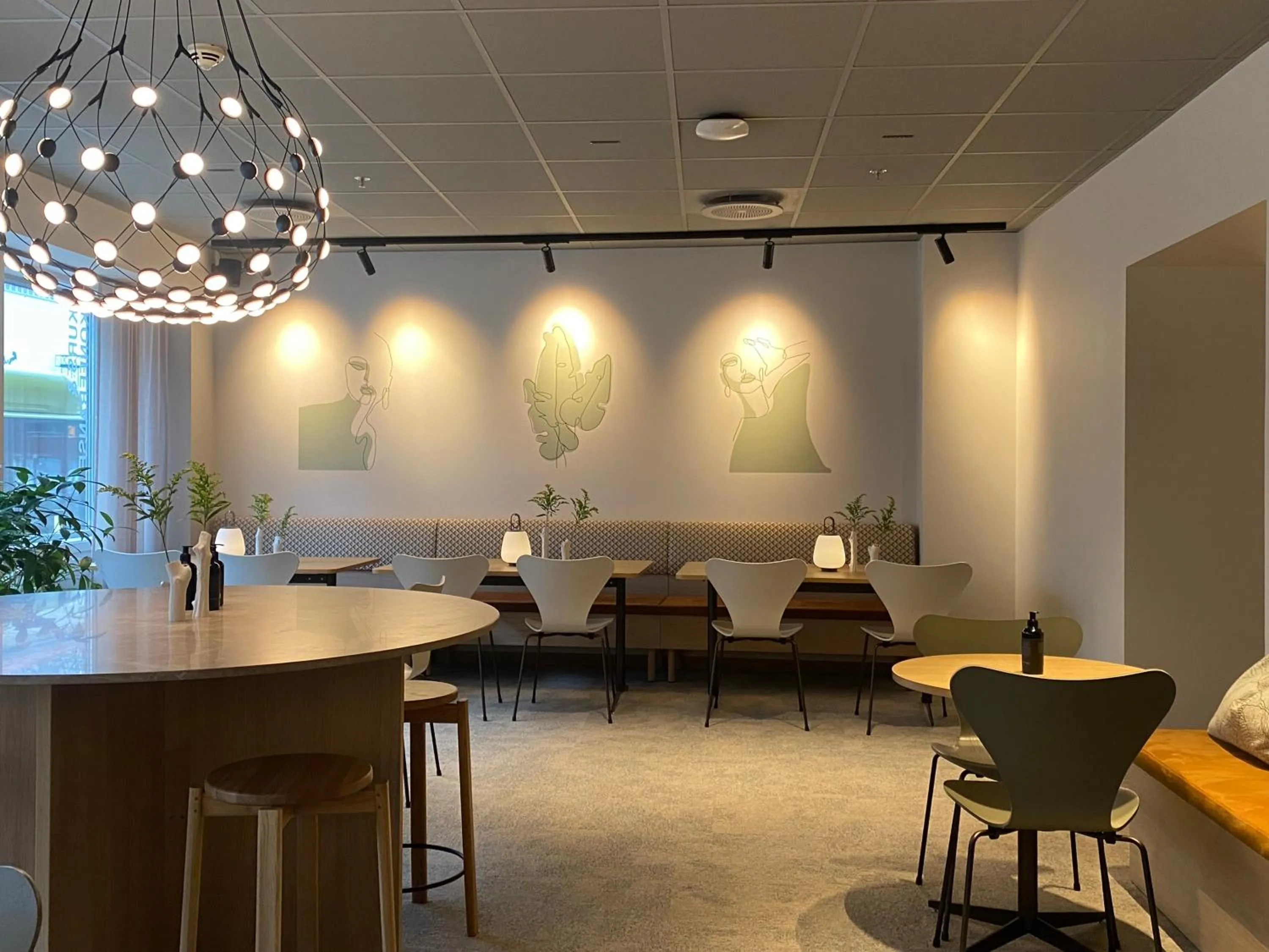 Restaurant/places to eat in Comfort Hotel Park