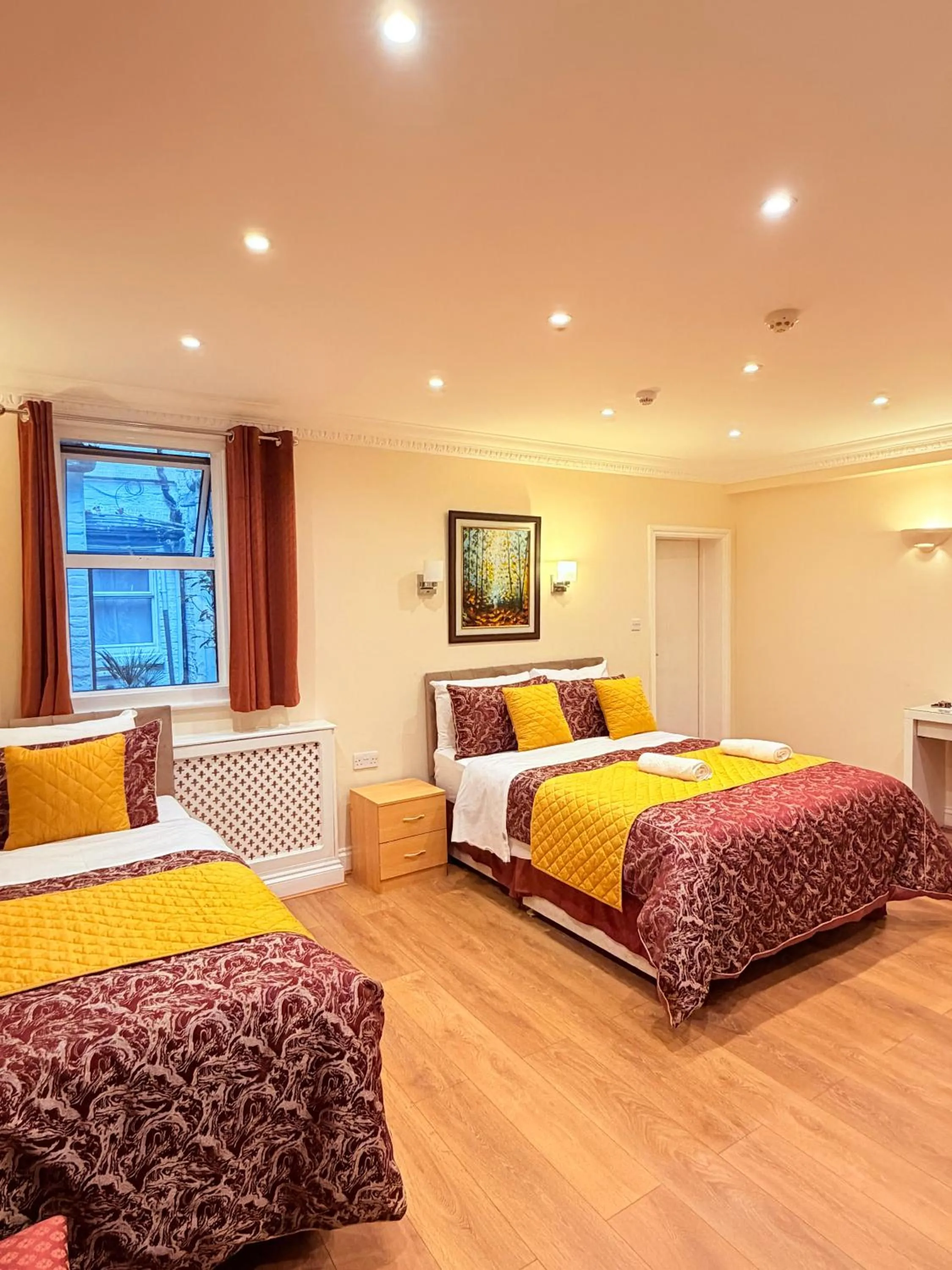 Bedroom, Bed in Europa House Hotel, London Paddington