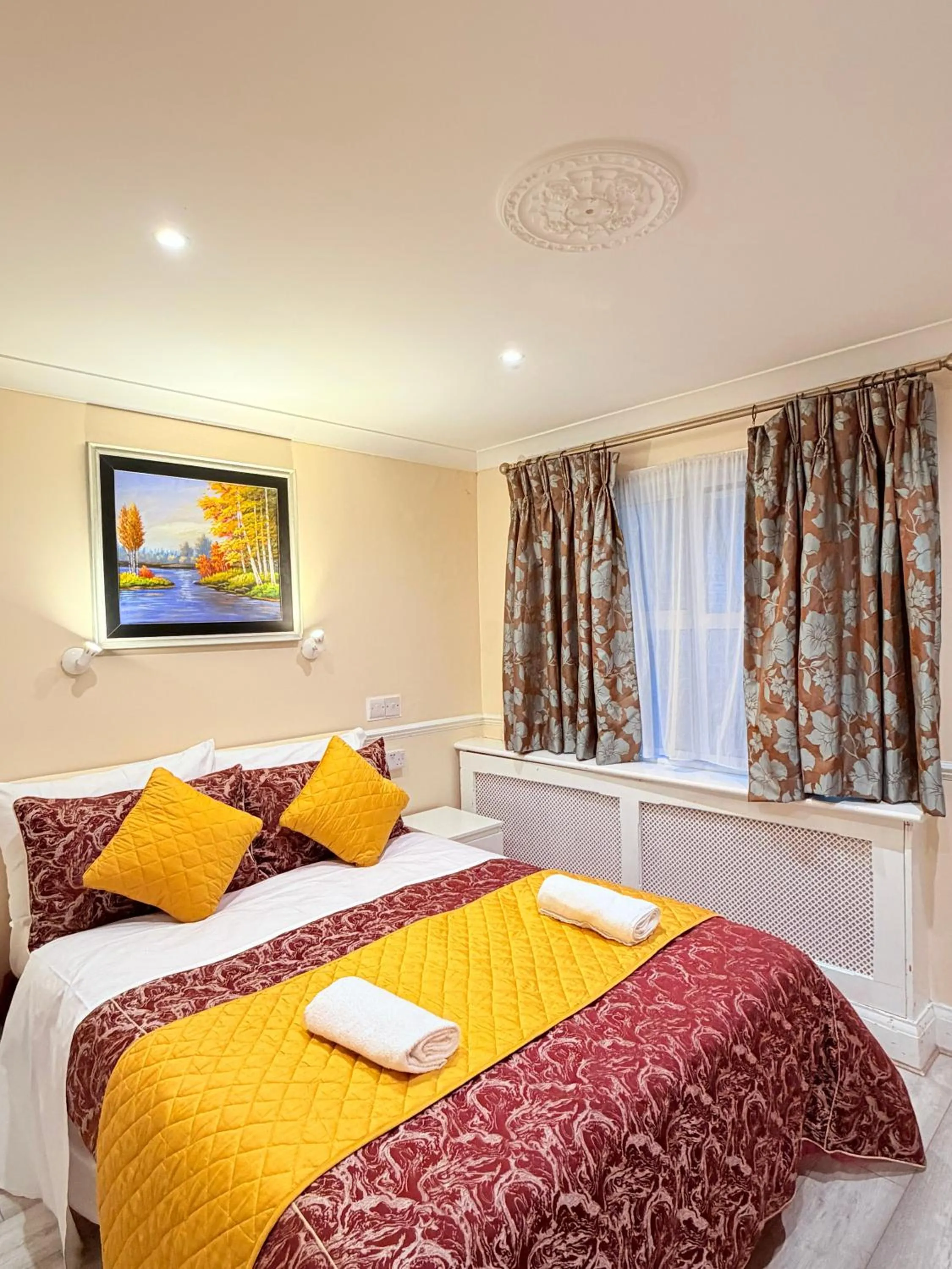 Bed in Europa House Hotel, London Paddington
