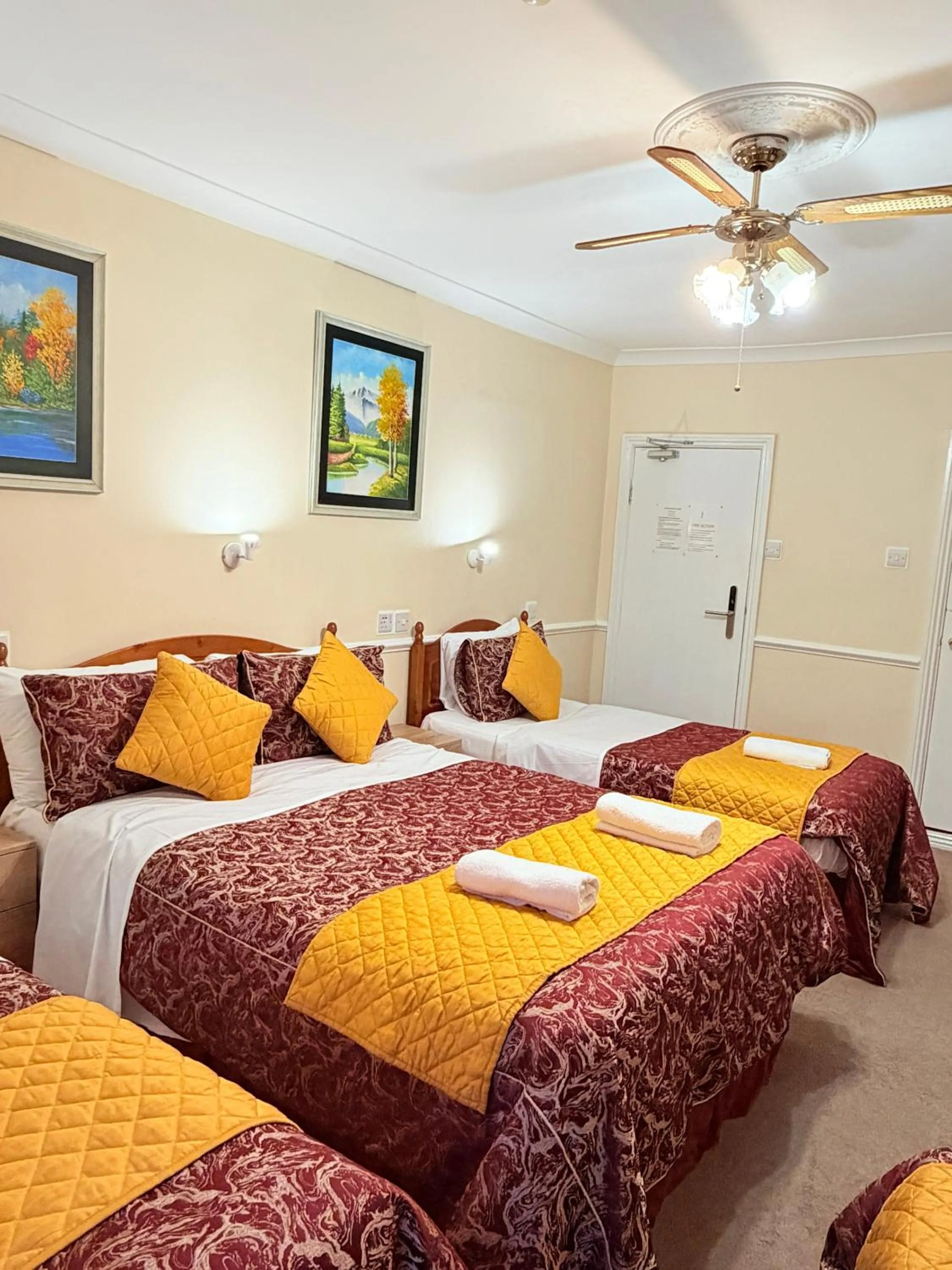 Bedroom, Bed in Europa House Hotel, London Paddington