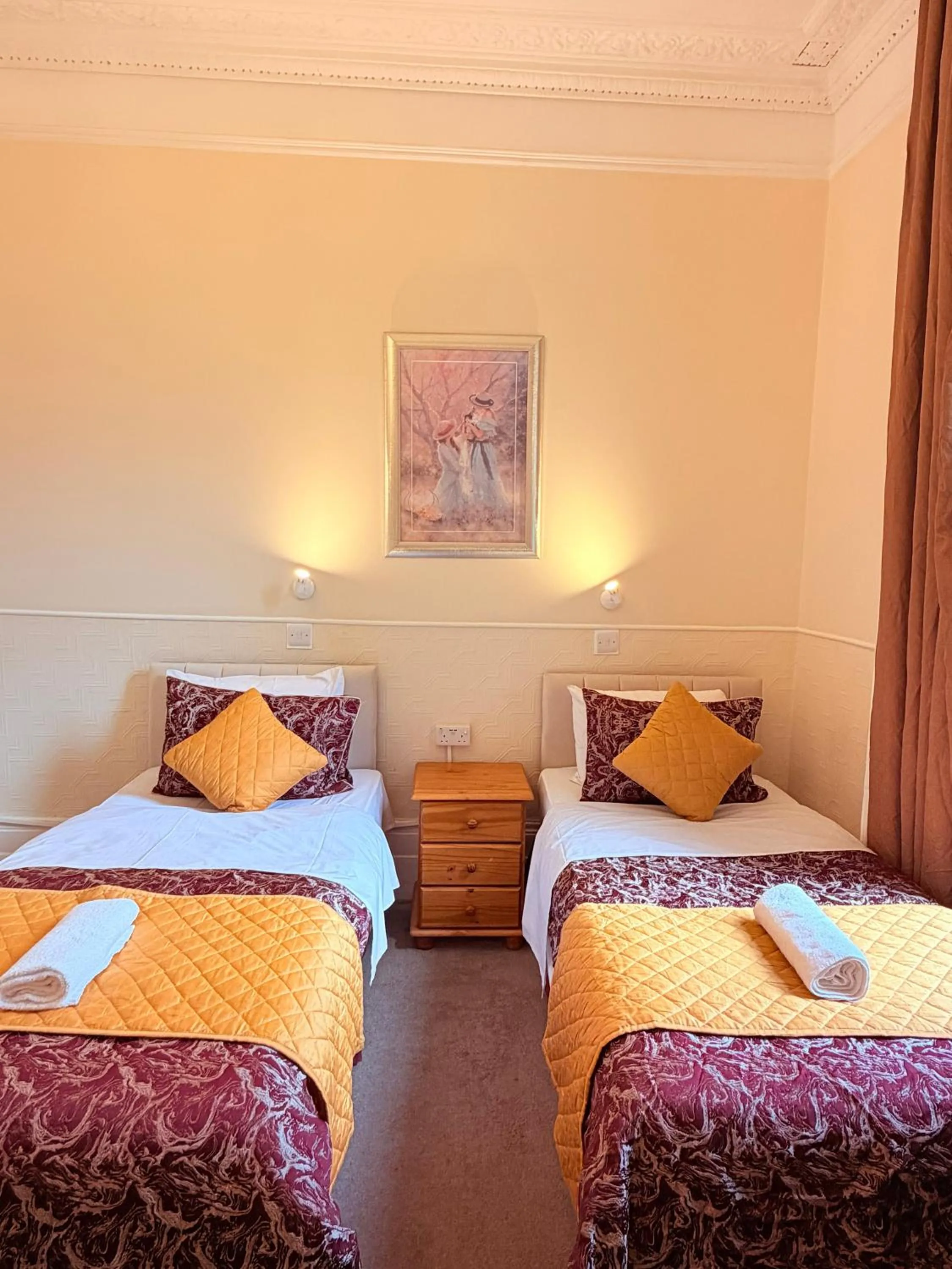 Bed in Europa House Hotel, London Paddington