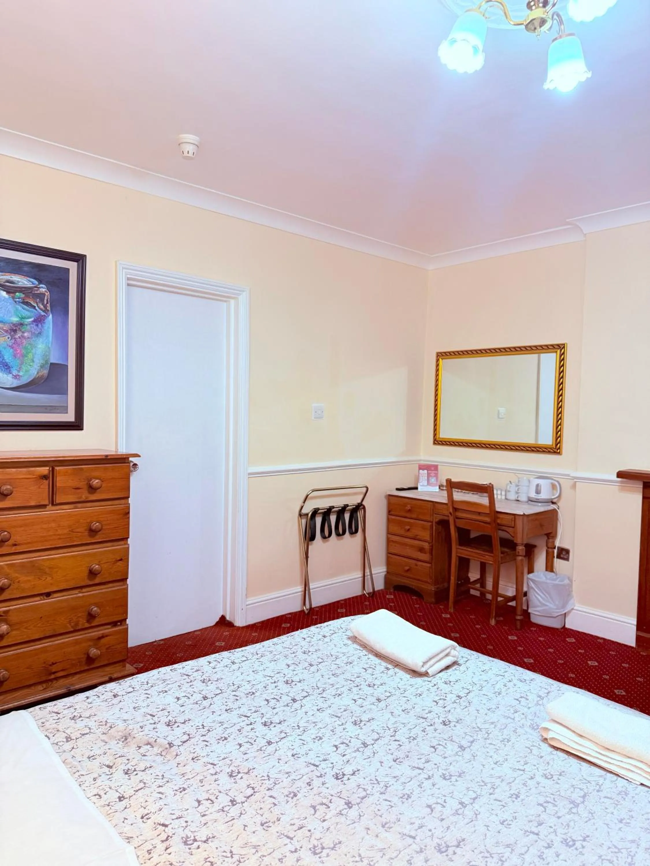 Bedroom, Bed in Europa House Hotel, London Paddington