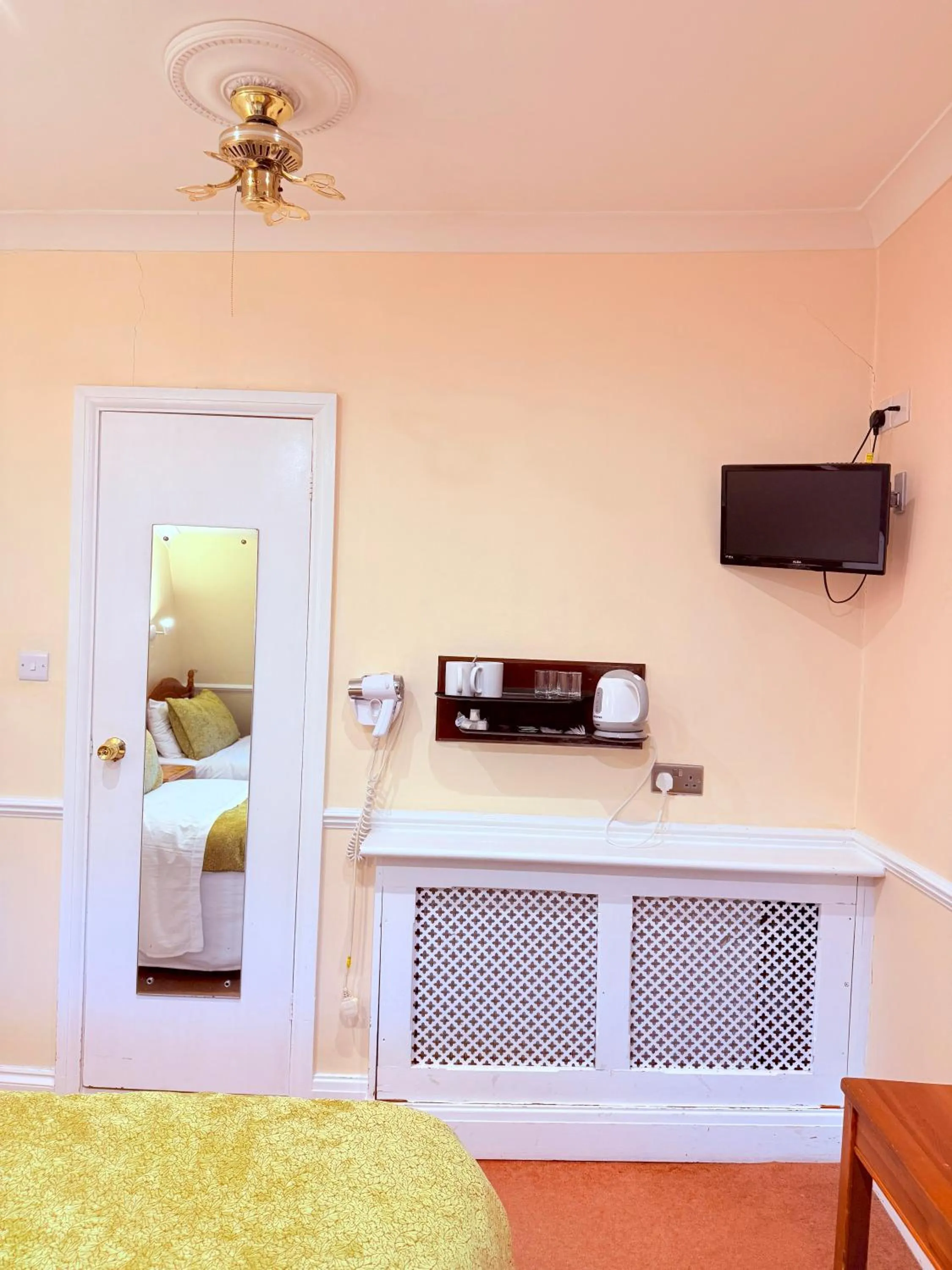 Bedroom, Bed in Europa House Hotel, London Paddington