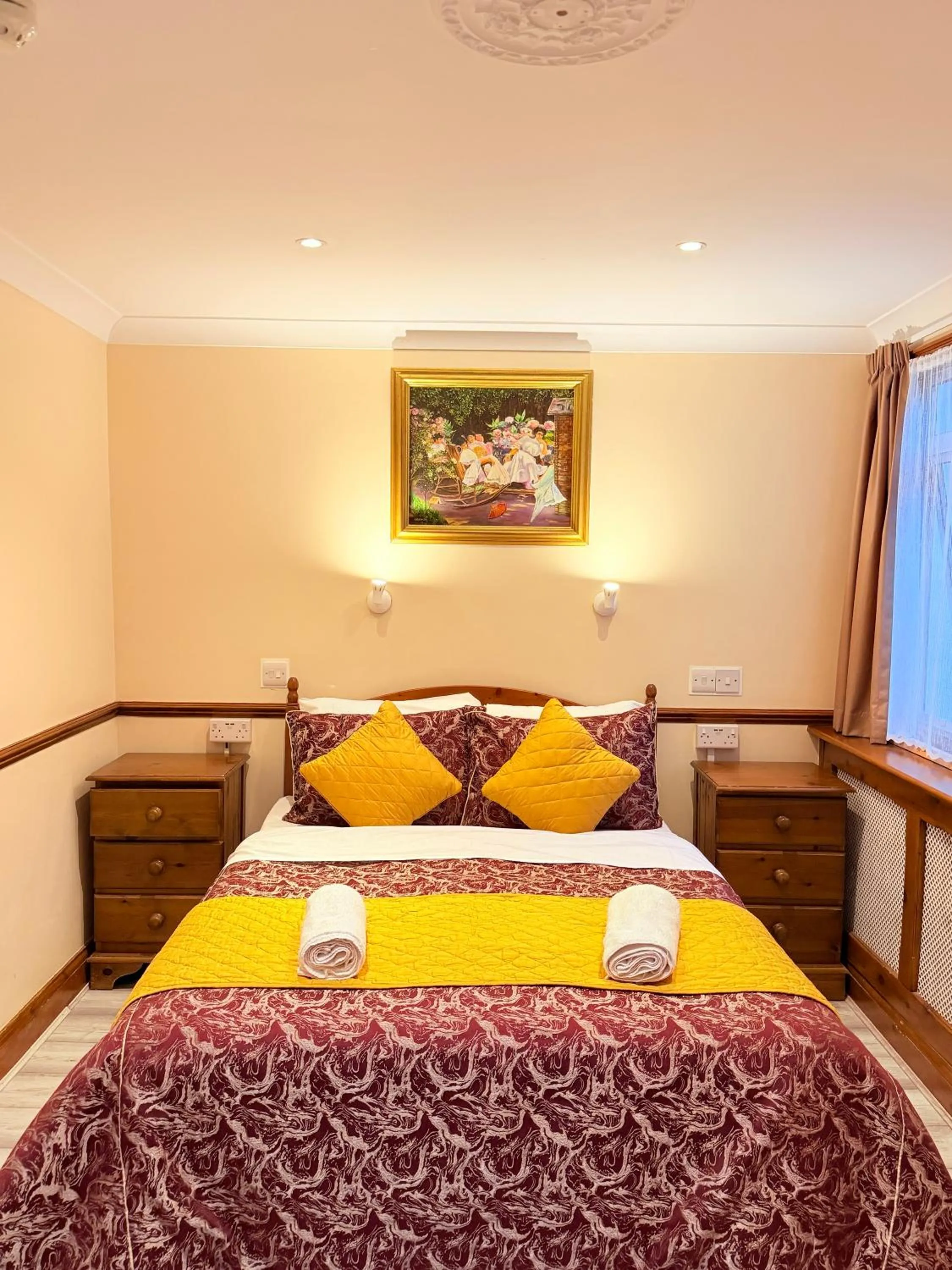 Bed in Europa House Hotel, London Paddington