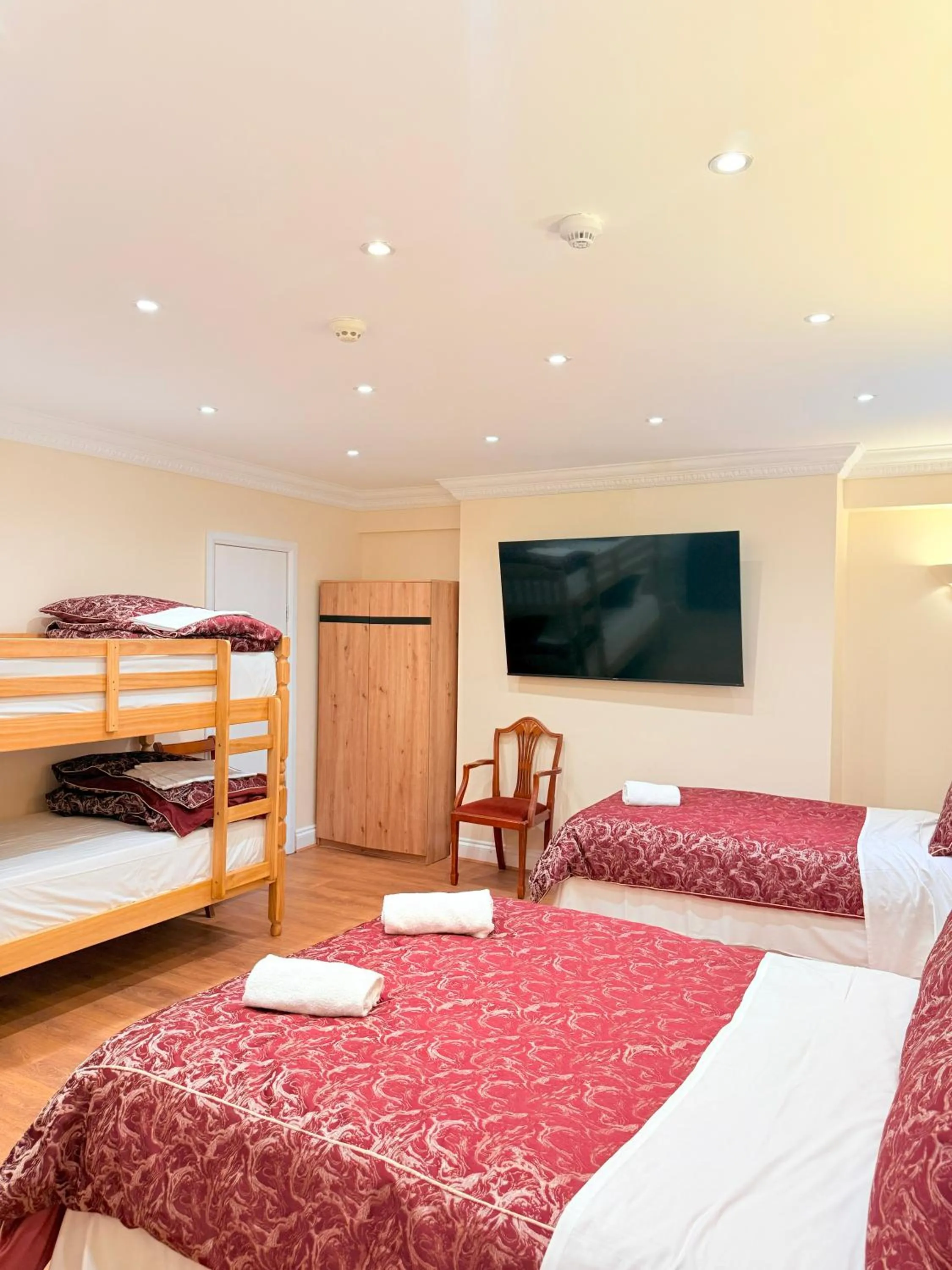 Bed in Europa House Hotel, London Paddington