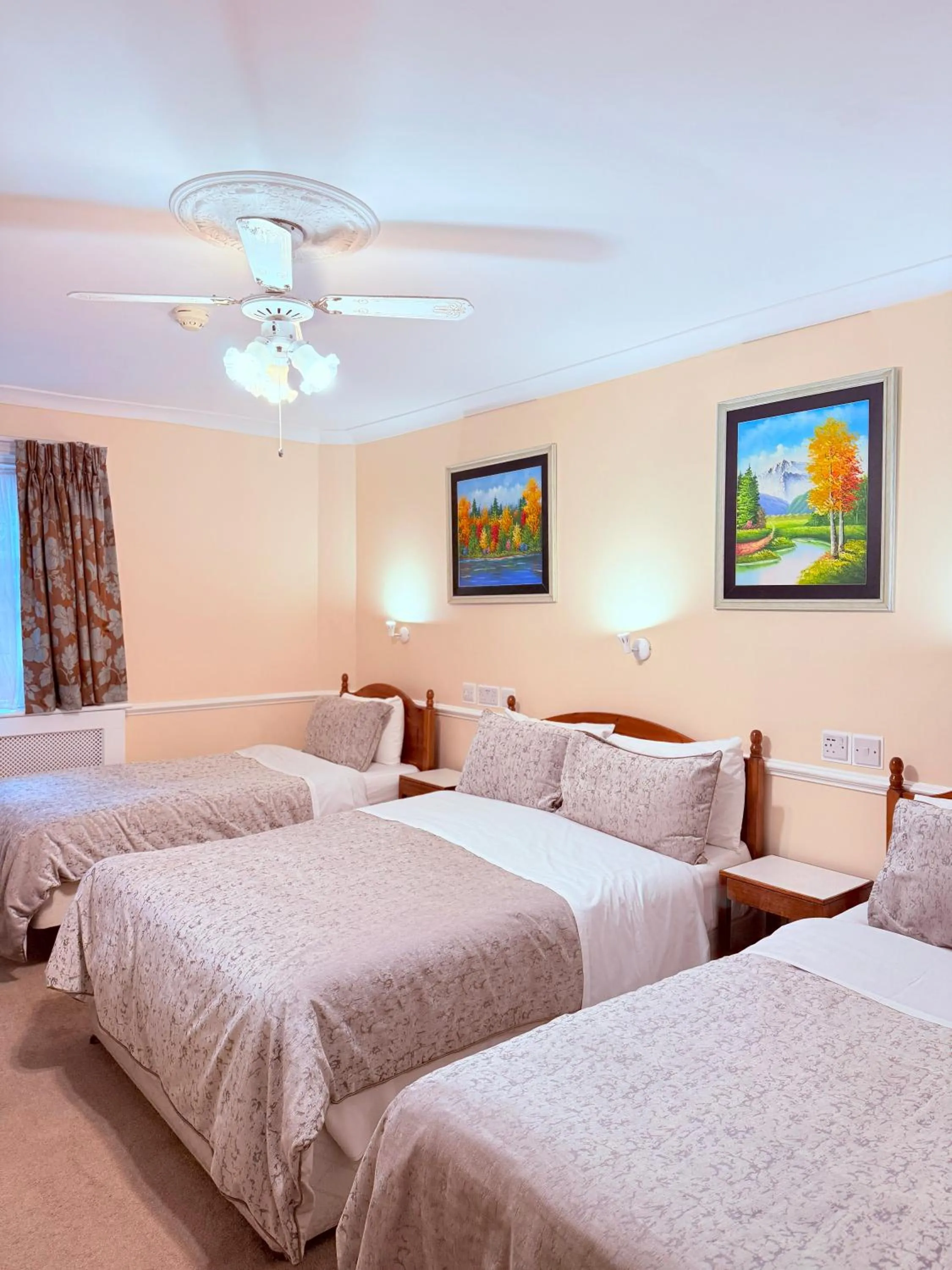 Bedroom, Bed in Europa House Hotel, London Paddington