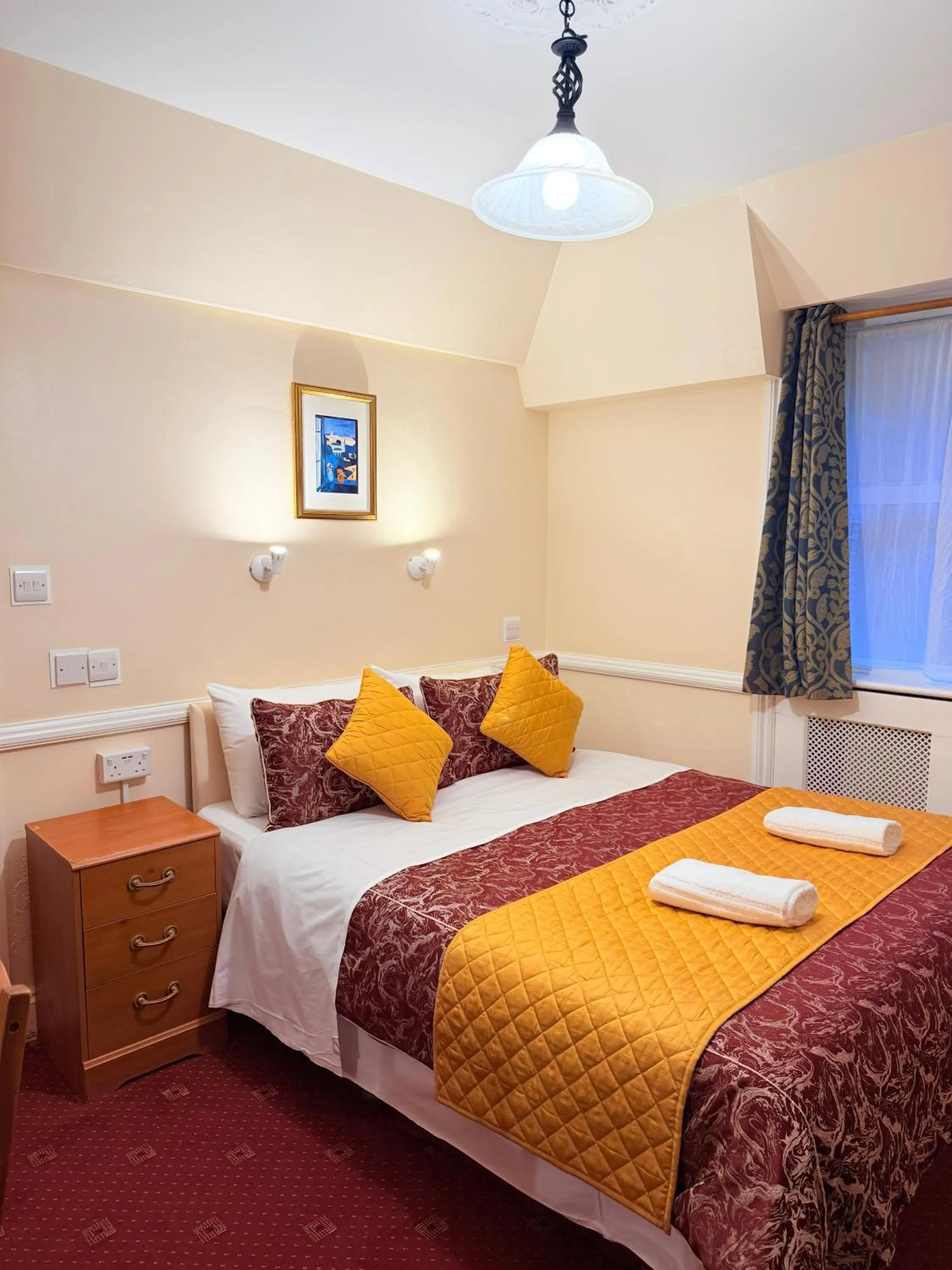 Bedroom, Bed in Europa House Hotel, London Paddington