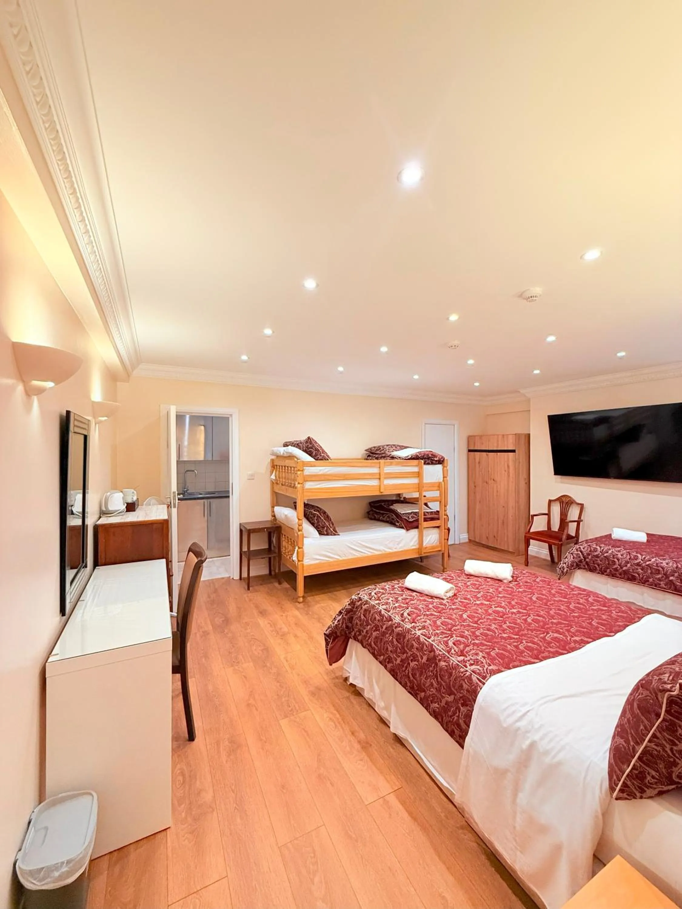 Bed in Europa House Hotel, London Paddington