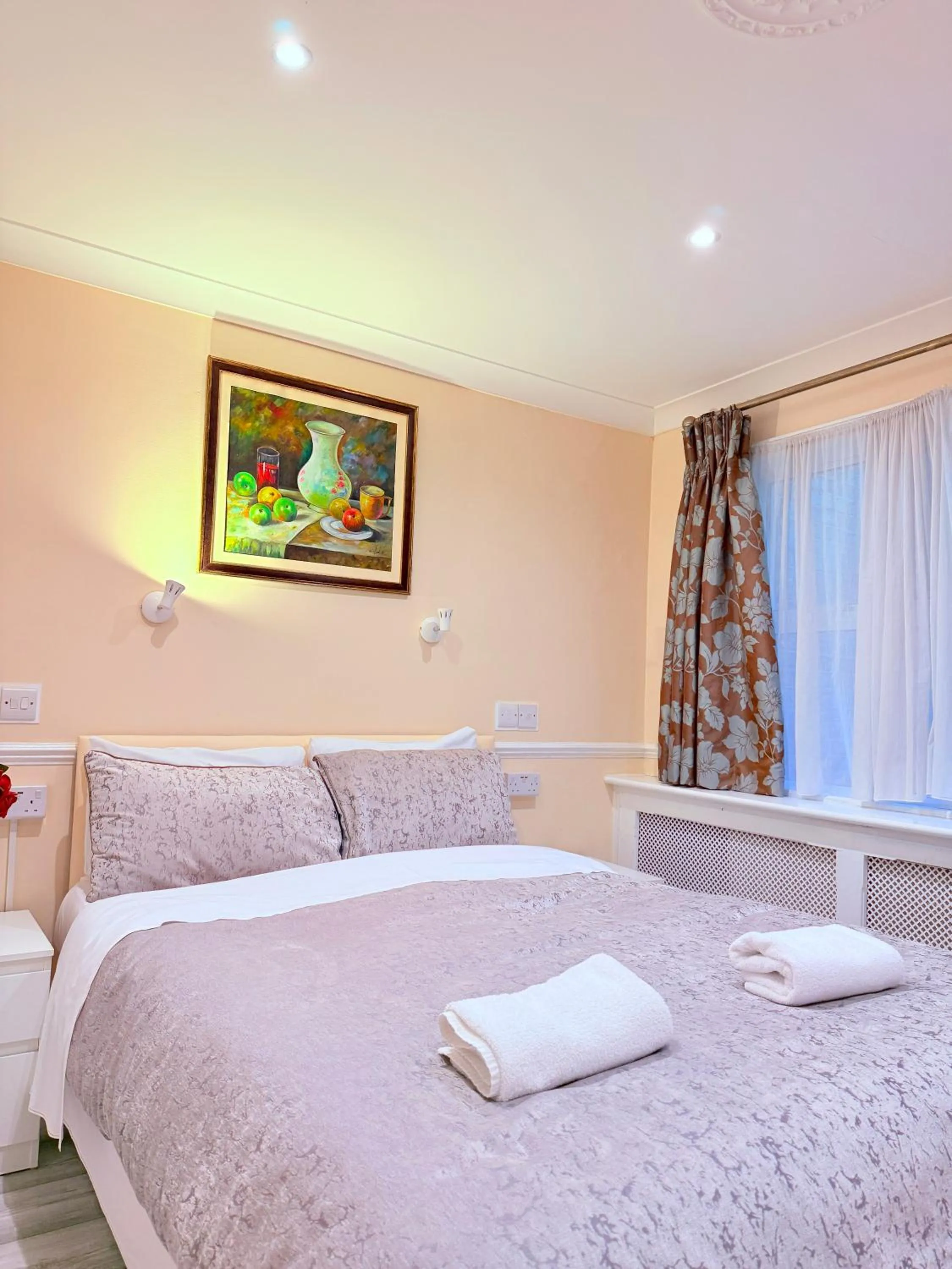 Bedroom, Bed in Europa House Hotel, London Paddington