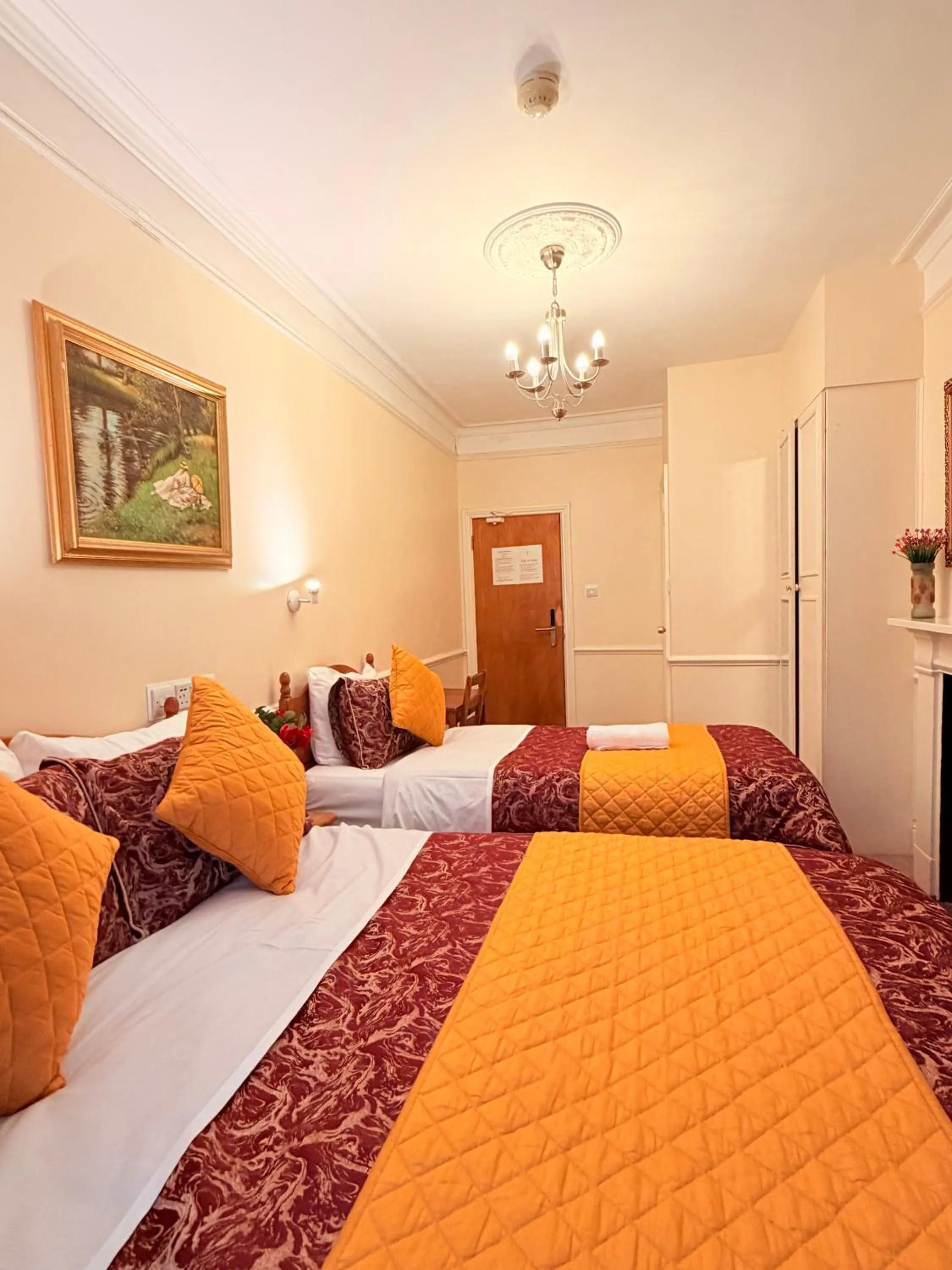 Bedroom, Bed in Europa House Hotel, London Paddington