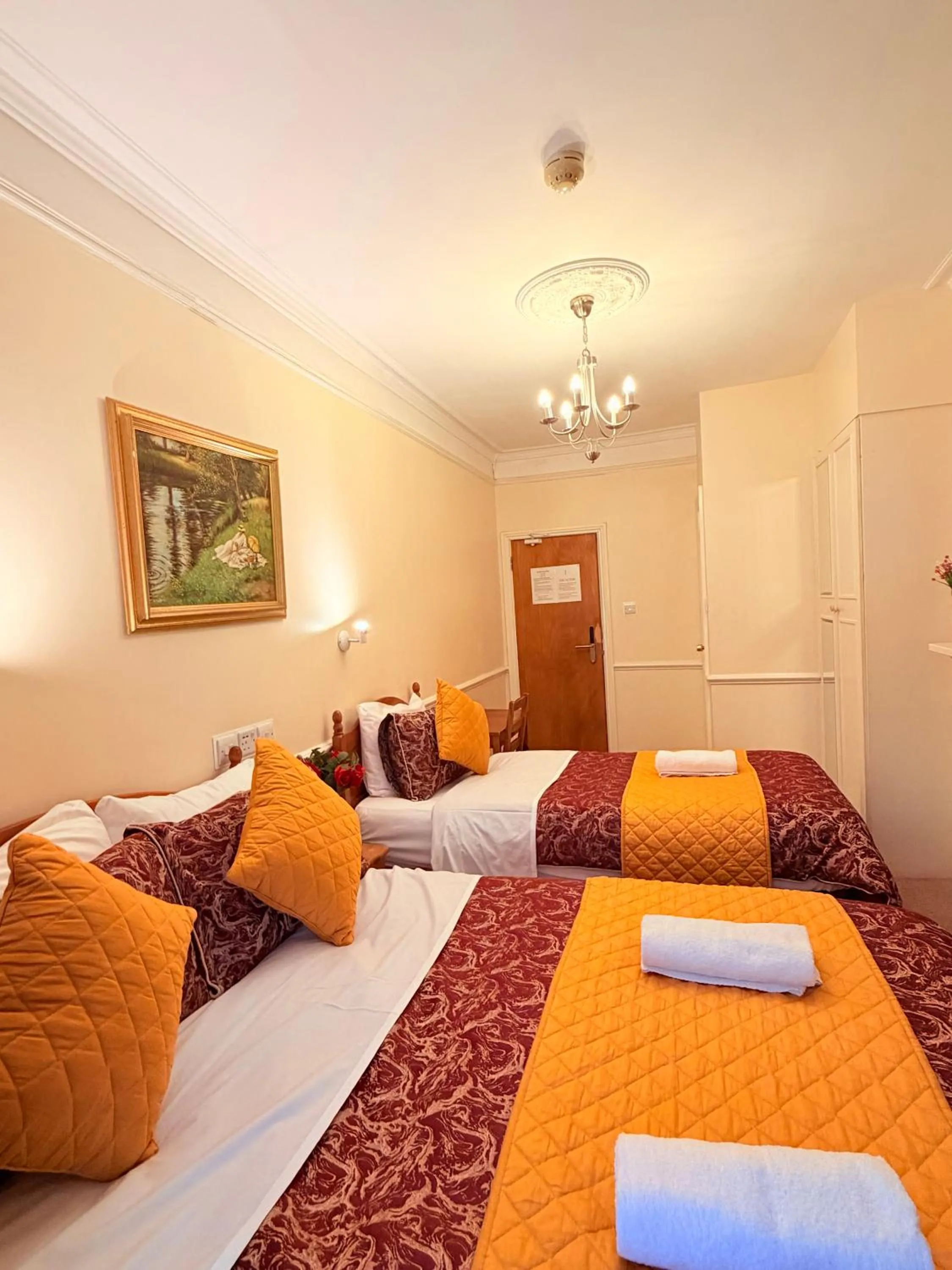 Bedroom, Bed in Europa House Hotel, London Paddington