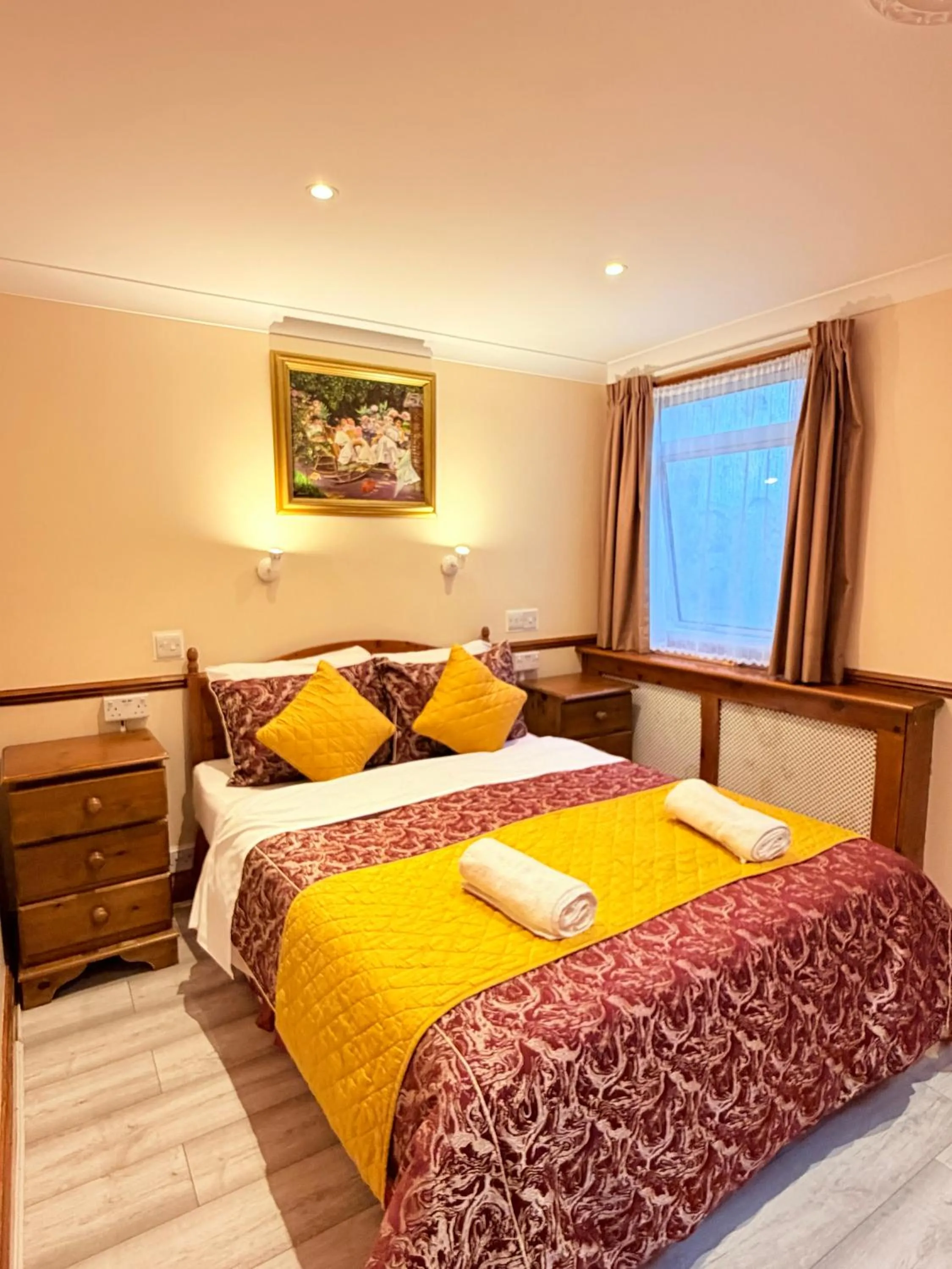 Bedroom, Bed in Europa House Hotel, London Paddington