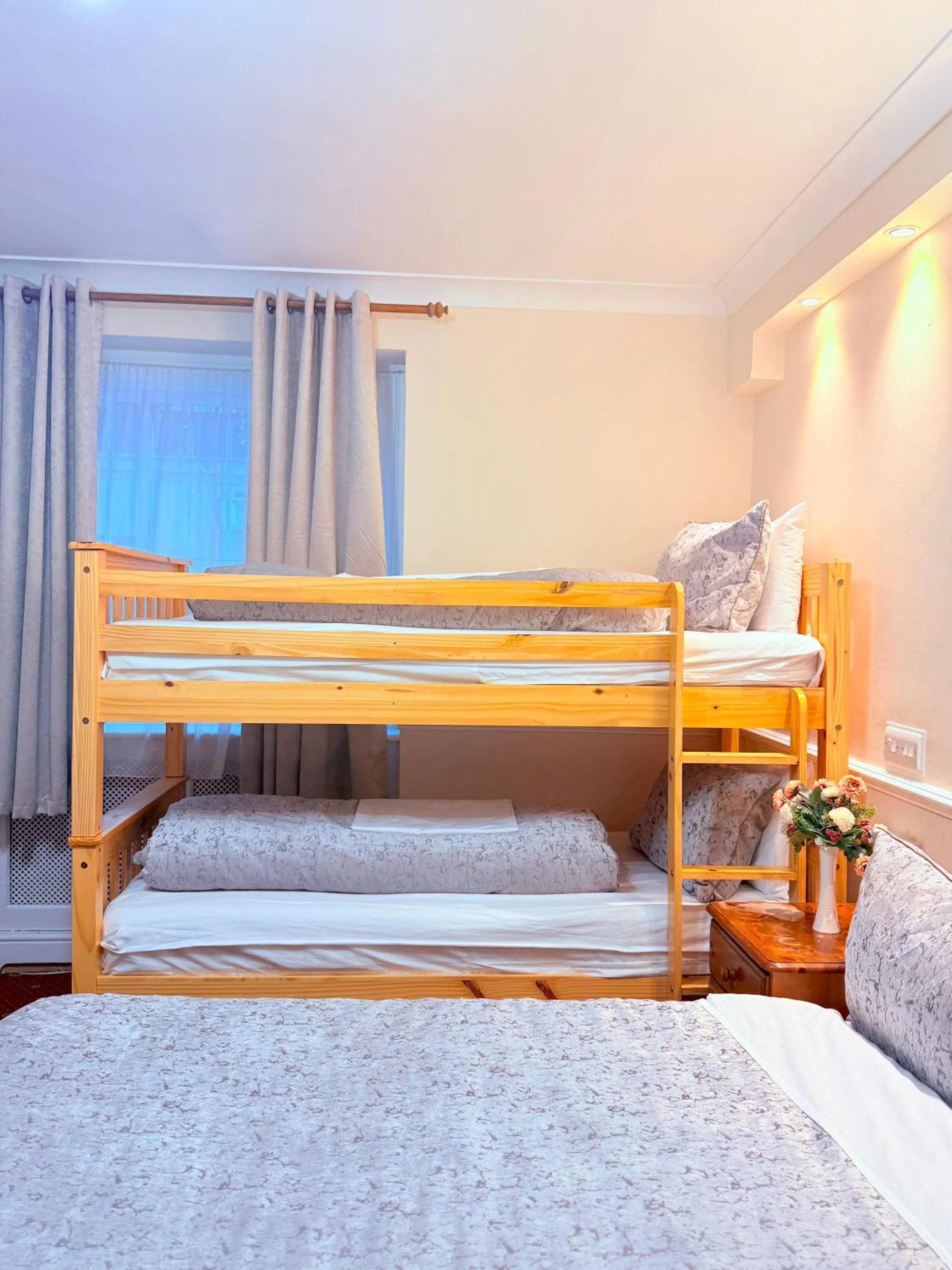 Bedroom, Bed in Europa House Hotel, London Paddington