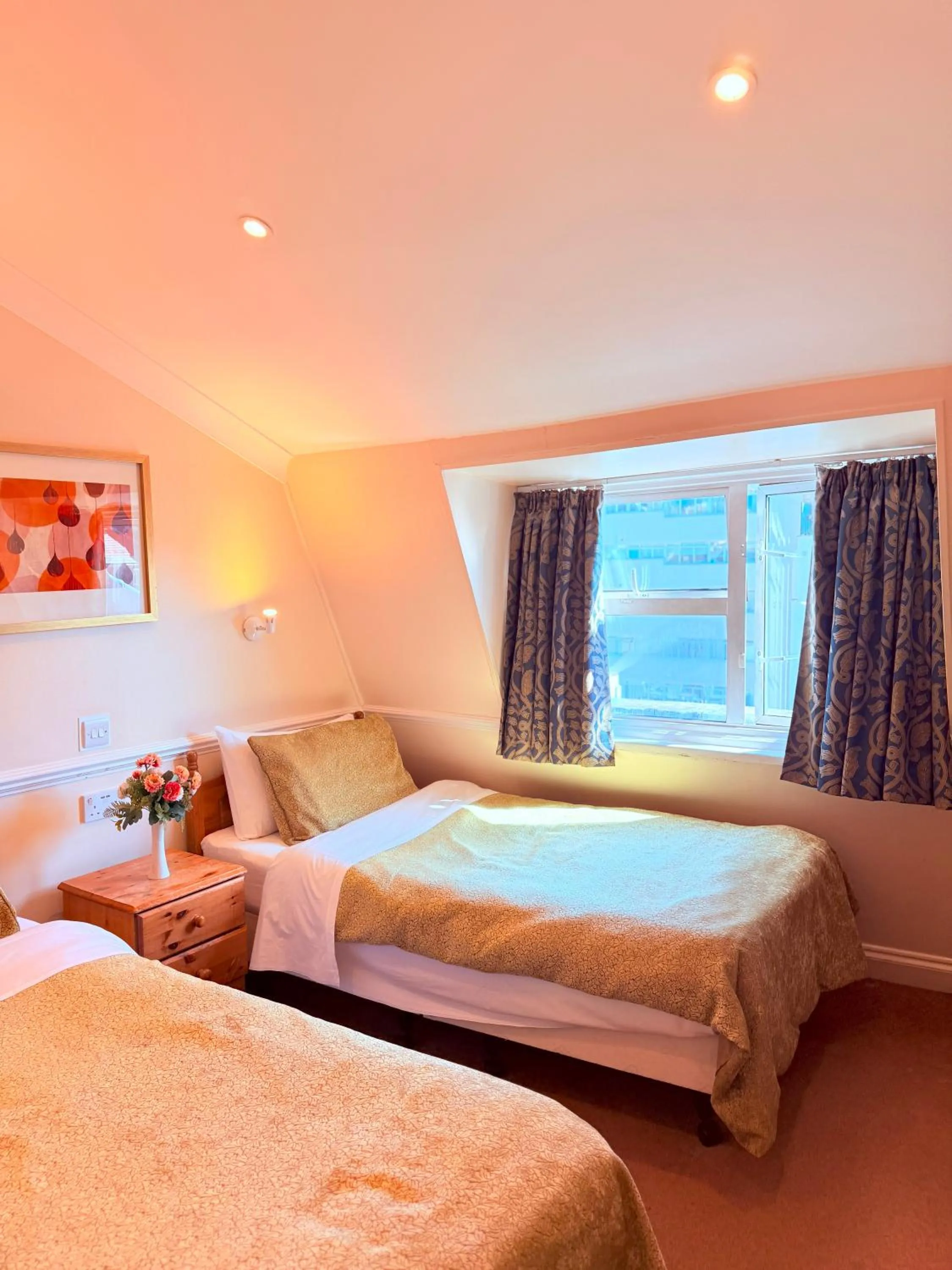 Bedroom, Bed in Europa House Hotel, London Paddington