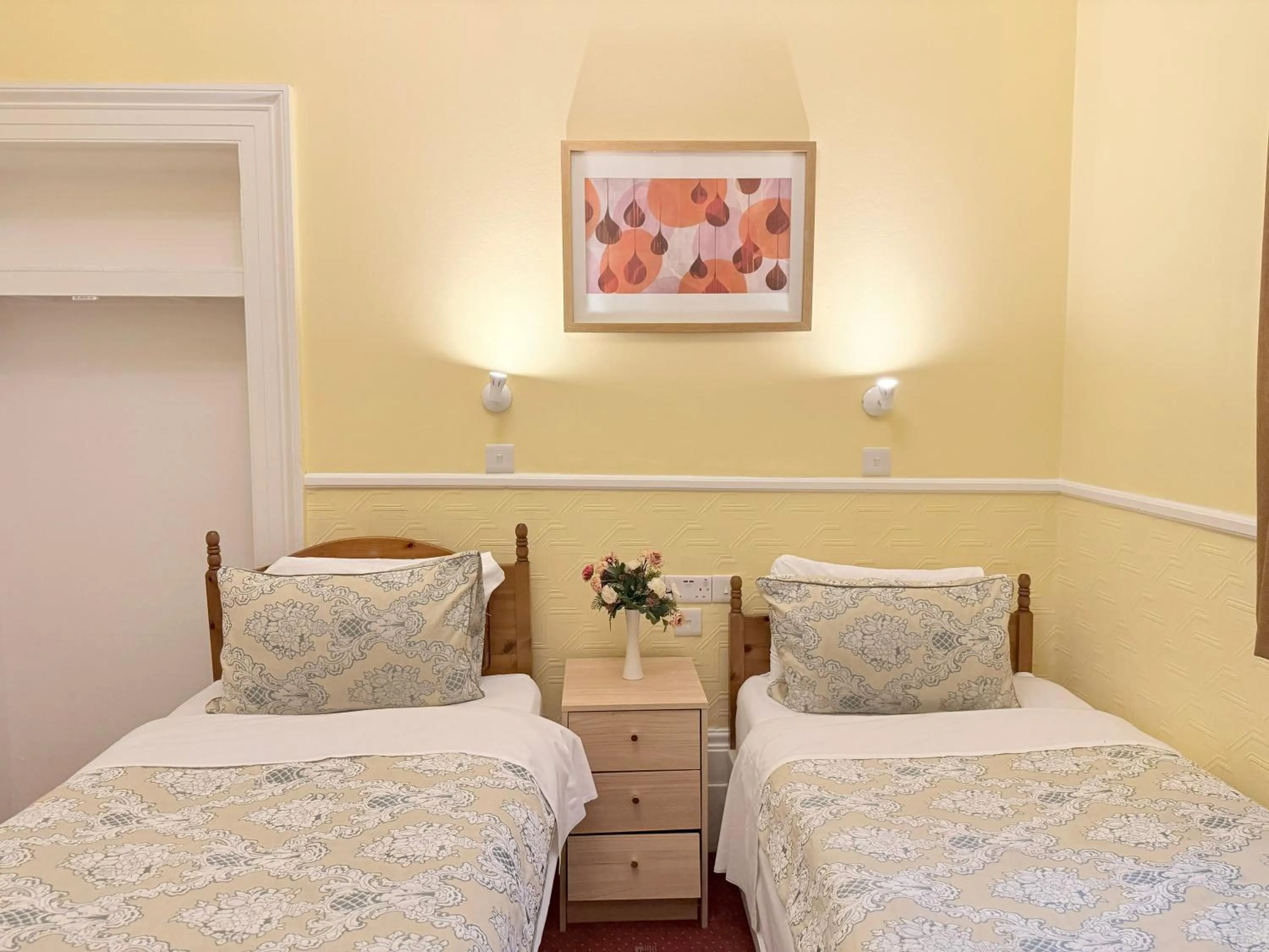 Bedroom, Bed in Europa House Hotel, London Paddington