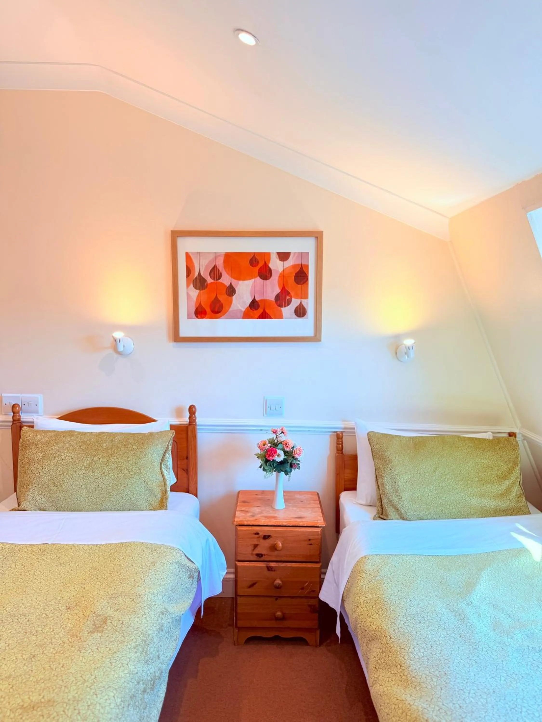 Bedroom, Bed in Europa House Hotel, London Paddington