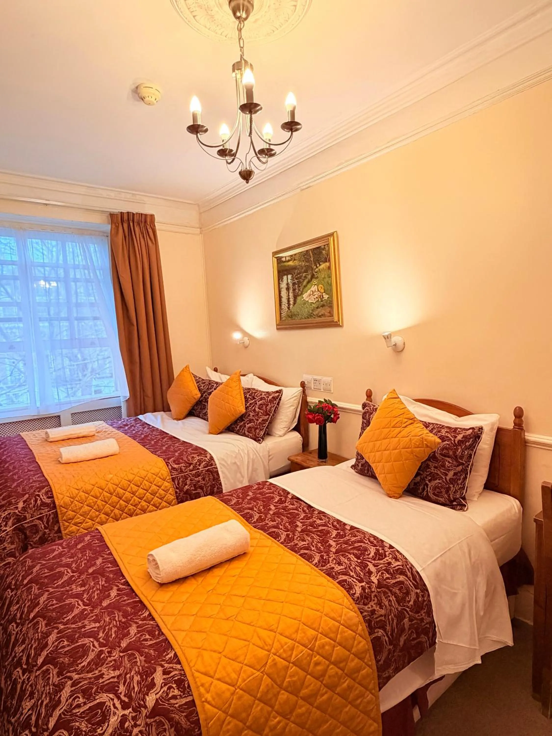 Bedroom, Bed in Europa House Hotel, London Paddington