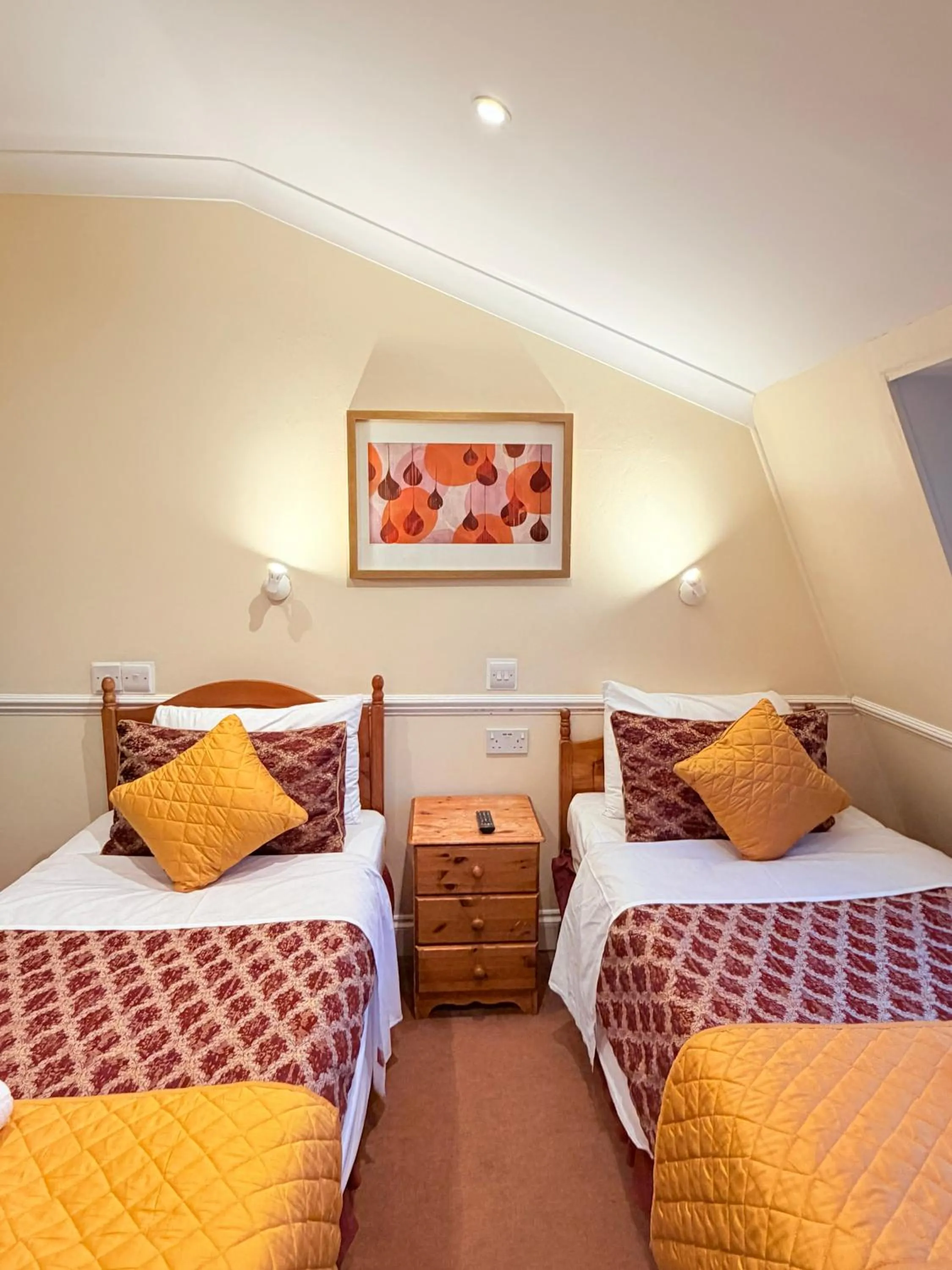 Bed in Europa House Hotel, London Paddington