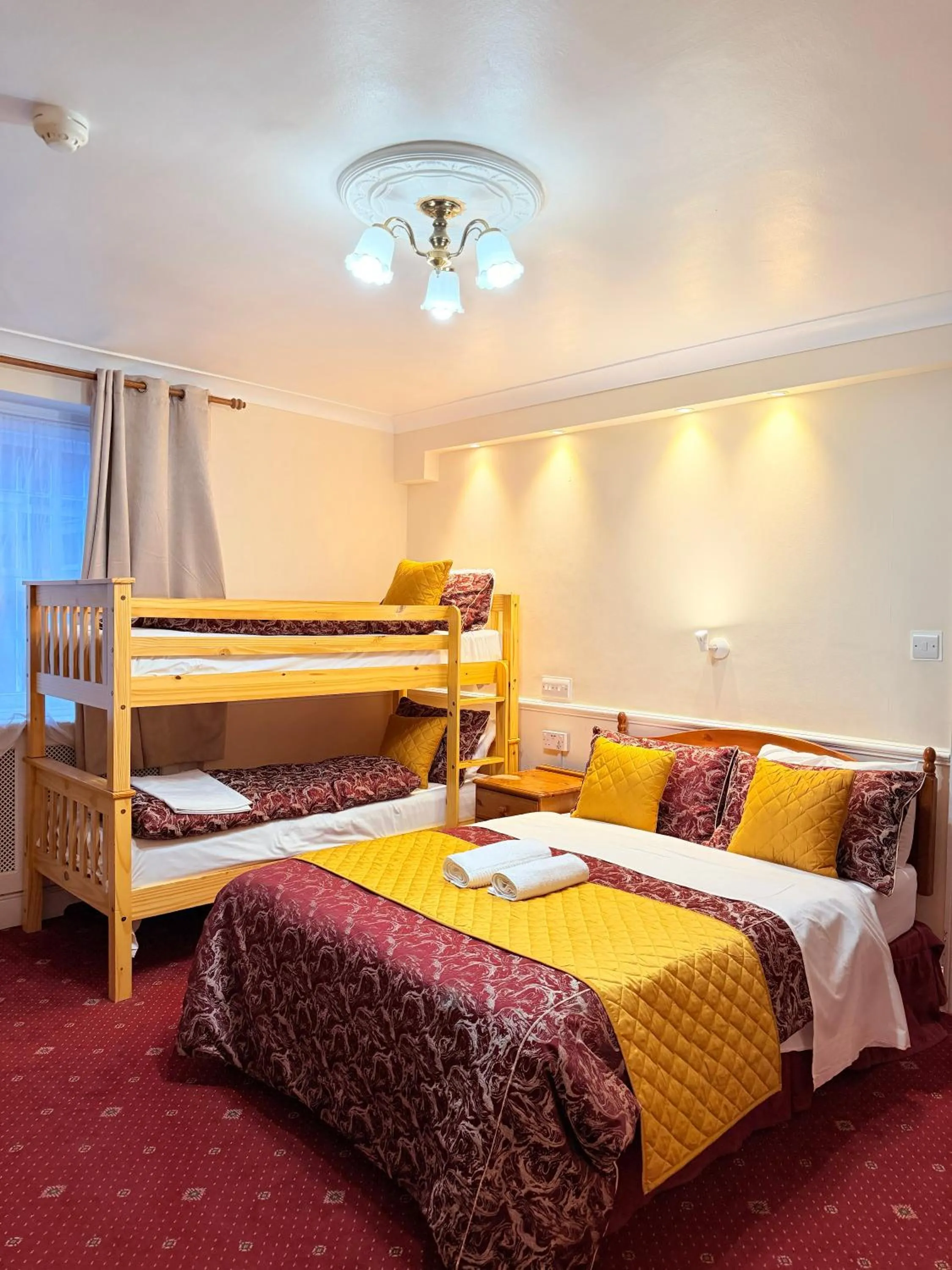 Bedroom, Bed in Europa House Hotel, London Paddington