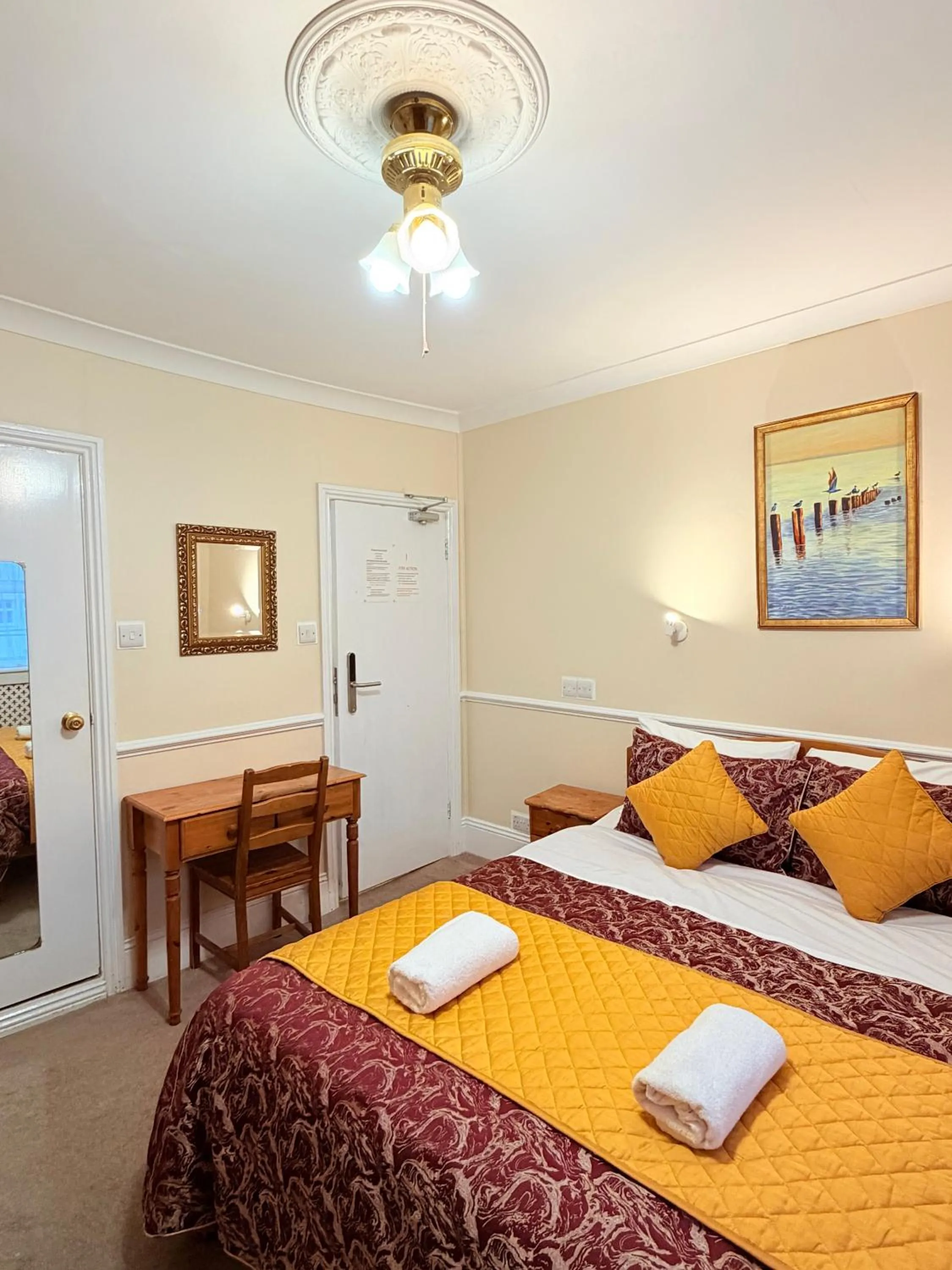 Bedroom, Bed in Europa House Hotel, London Paddington