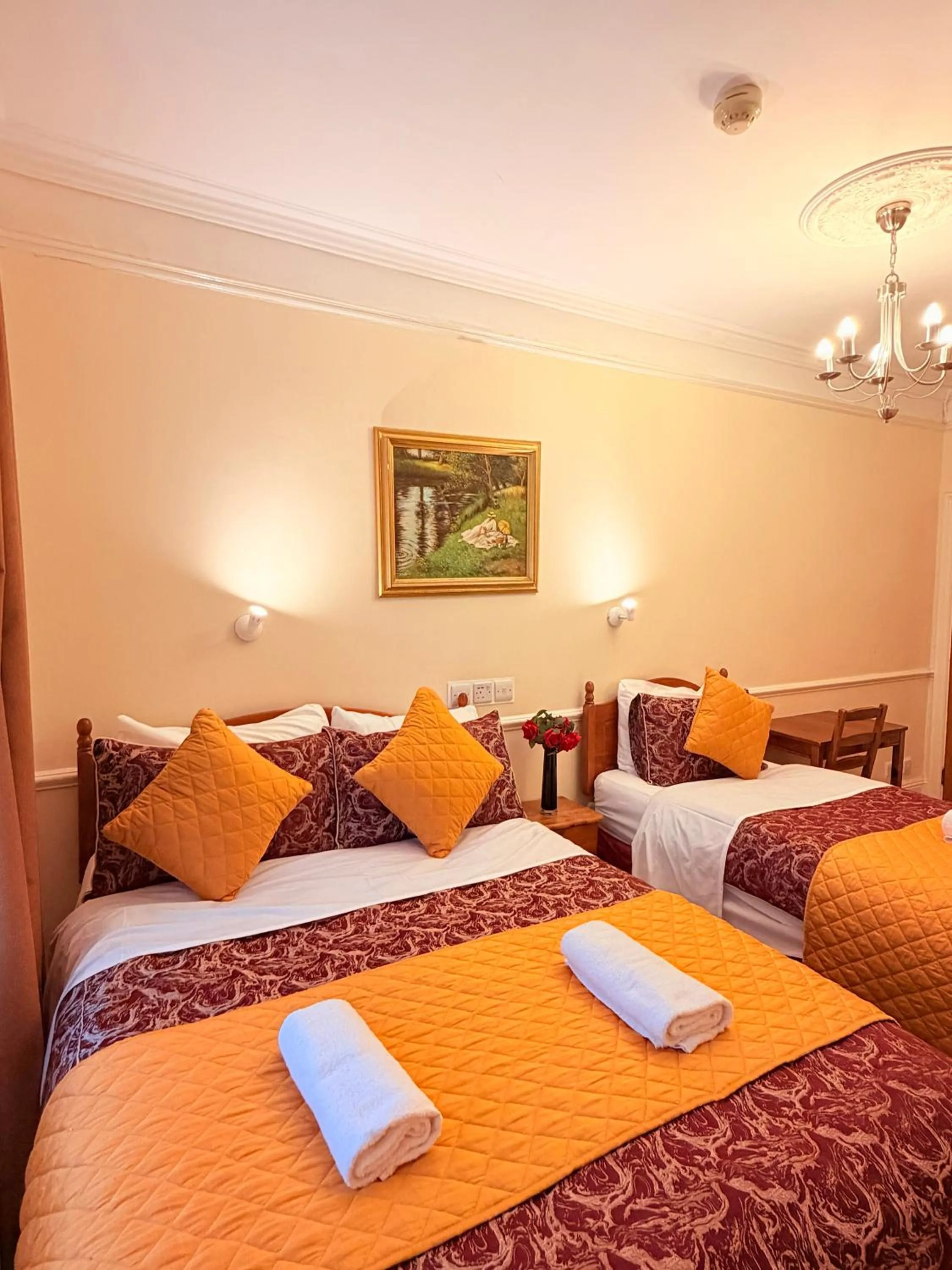 Bedroom, Bed in Europa House Hotel, London Paddington