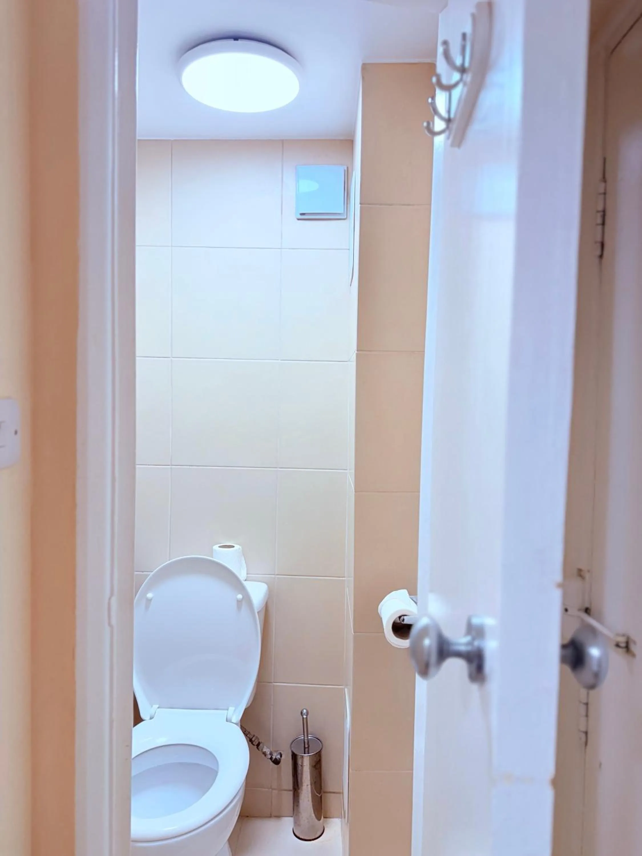 Bathroom in Europa House Hotel, London Paddington