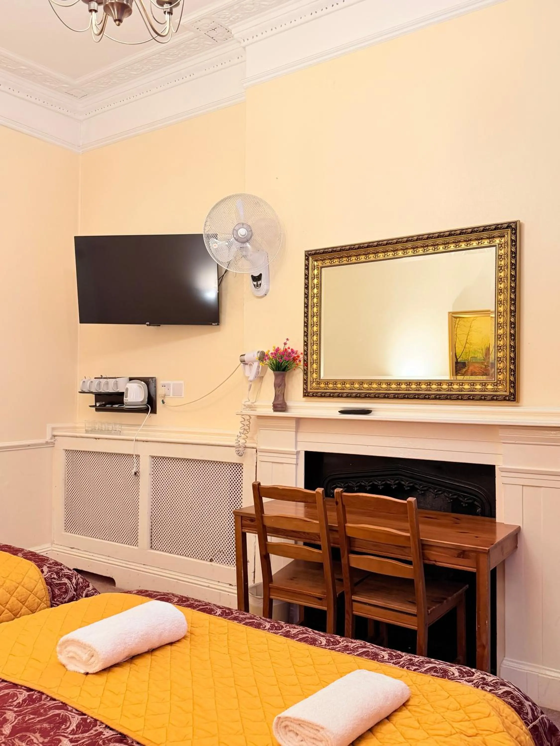 Bedroom, Bed in Europa House Hotel, London Paddington