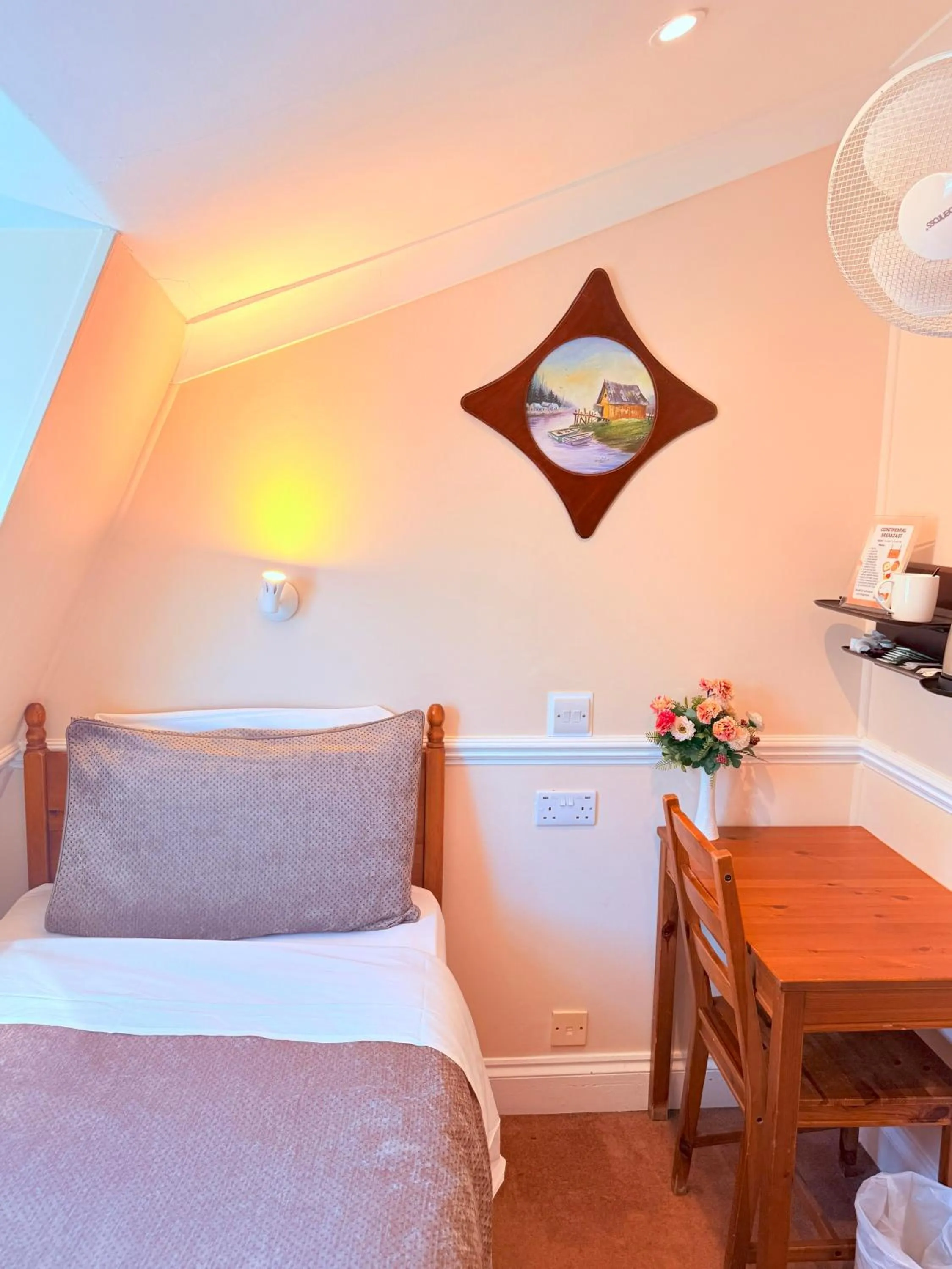 Bedroom, Bed in Europa House Hotel, London Paddington