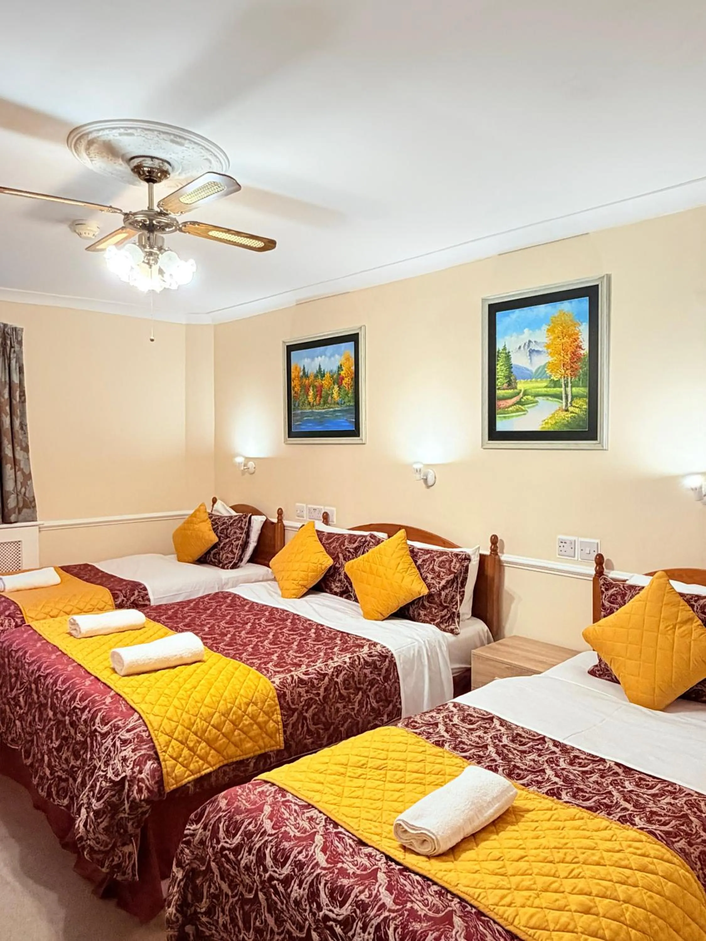 Bedroom, Bed in Europa House Hotel, London Paddington