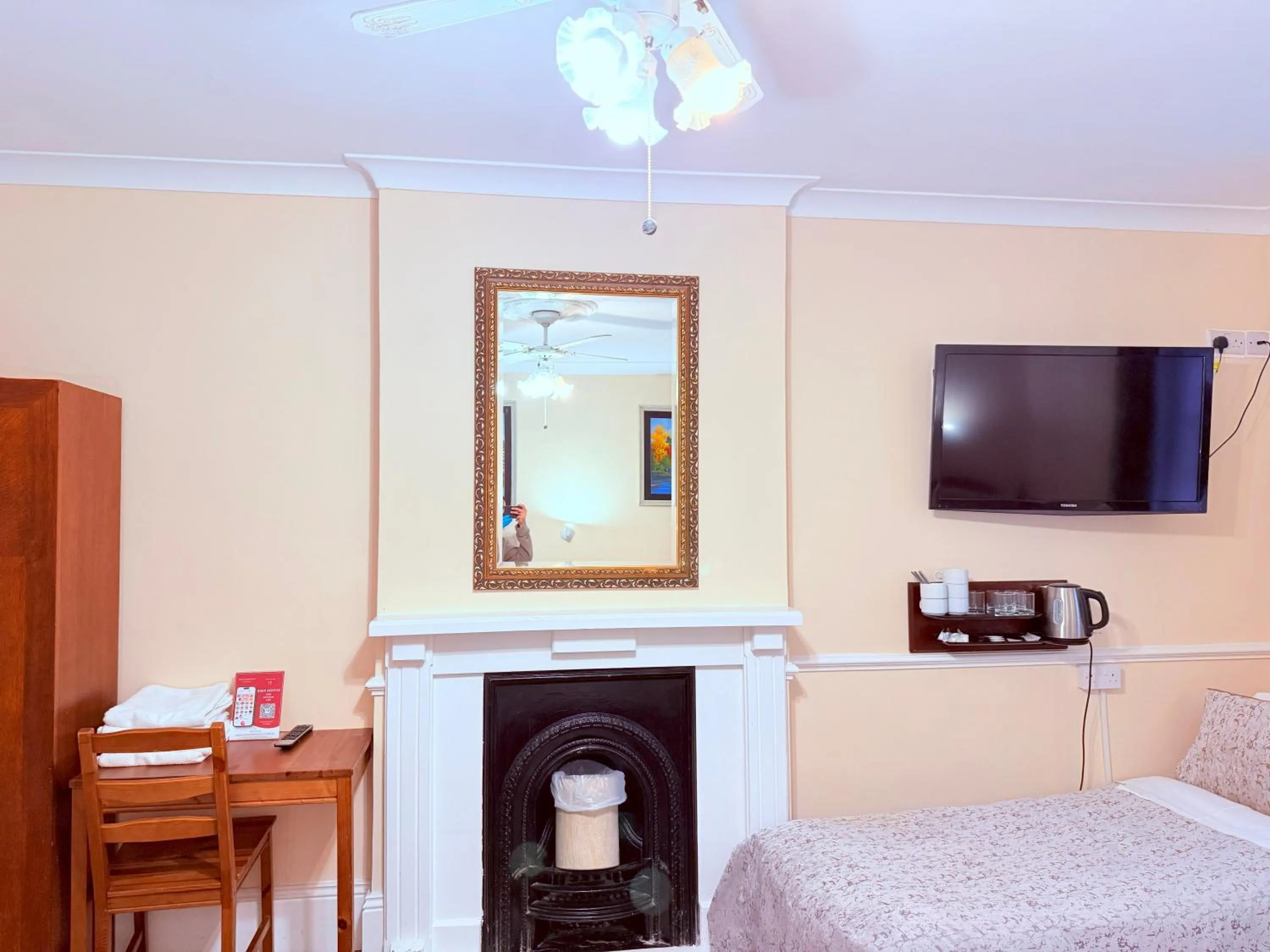 Bedroom, Bed in Europa House Hotel, London Paddington