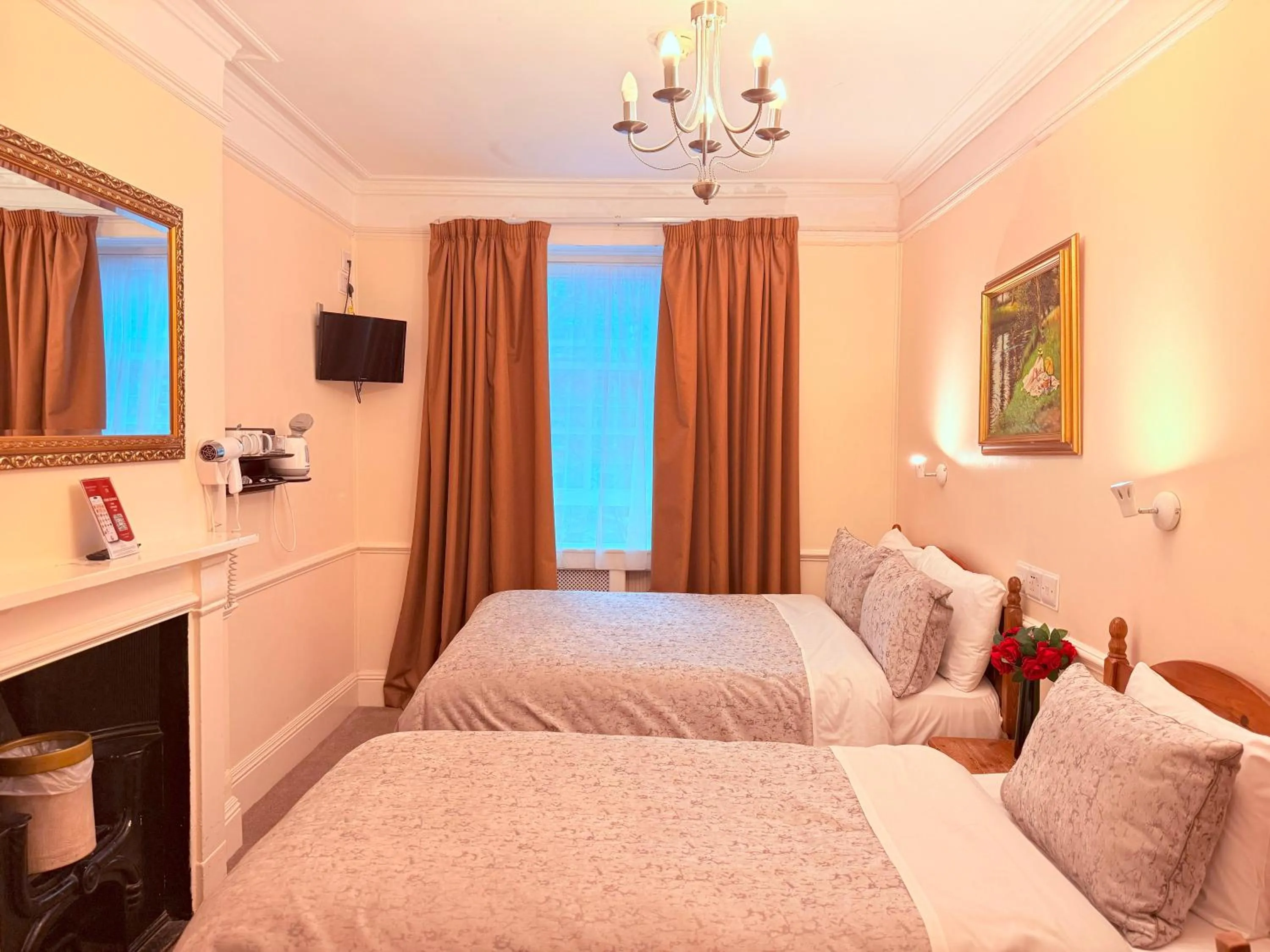 Bedroom, Bed in Europa House Hotel, London Paddington