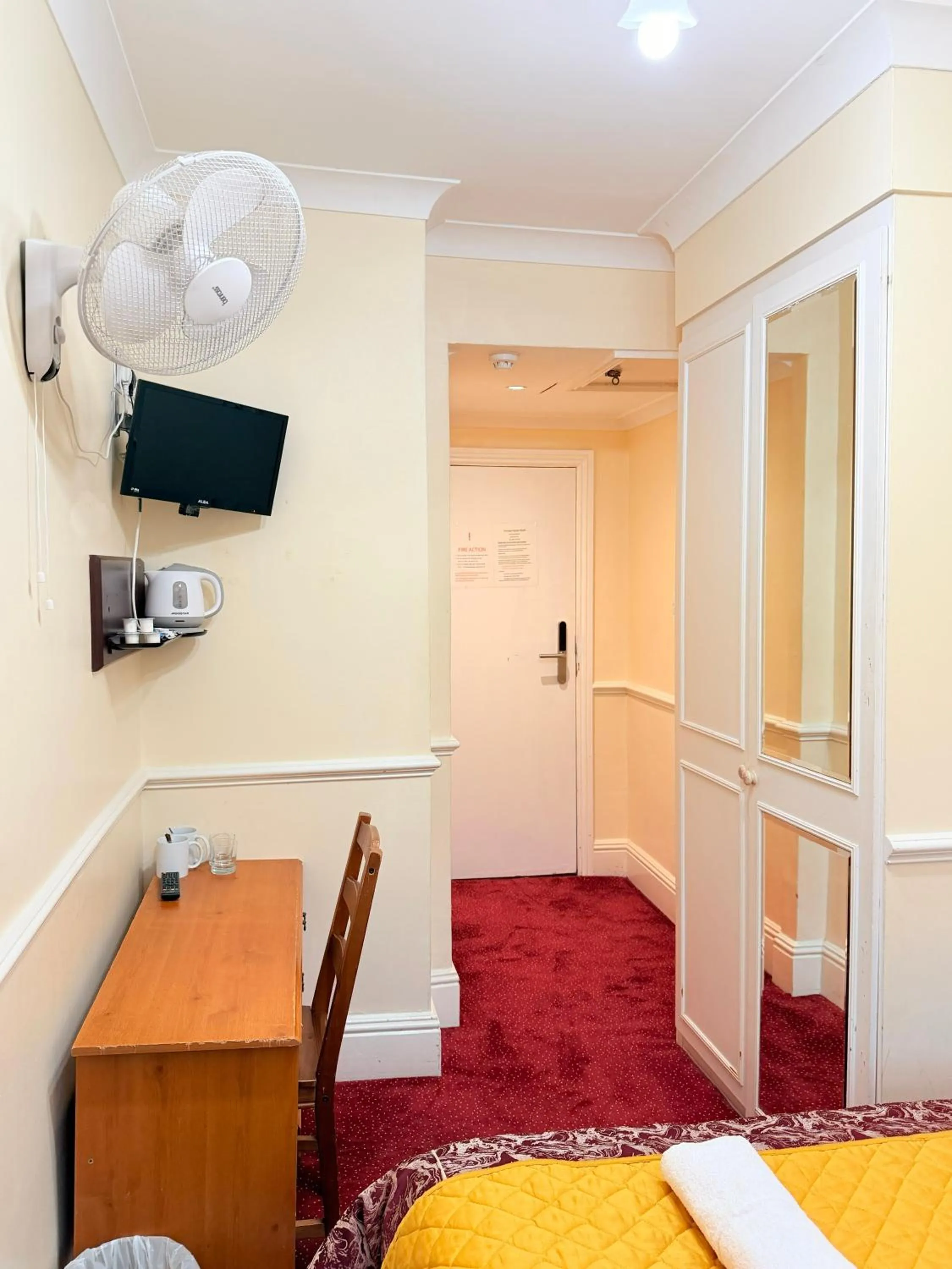 Bedroom, Bed in Europa House Hotel, London Paddington